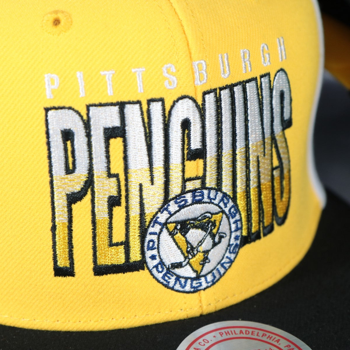 penguins logo on the Pittsburgh Penguins NHL Billboard 2 Green bottom Tri-Tone | Yellow/White/Black Snapback Hat