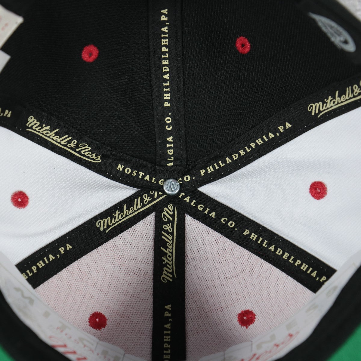 mitchell and ness taping on the Chicago Blackhawks NHL Billboard 2 Green bottom Tri-Tone | Red/White/Black Snapback Hat