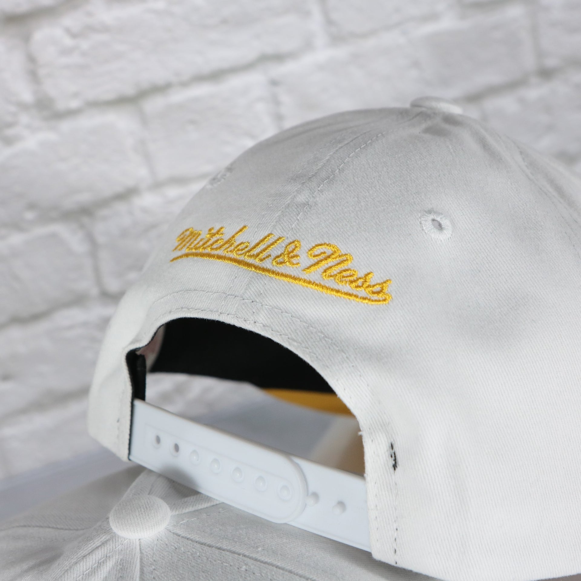 mitchell and ness logo on the Pittsburgh Penguins NHL All in Pro Yellow Bottom | White Snapback Hat