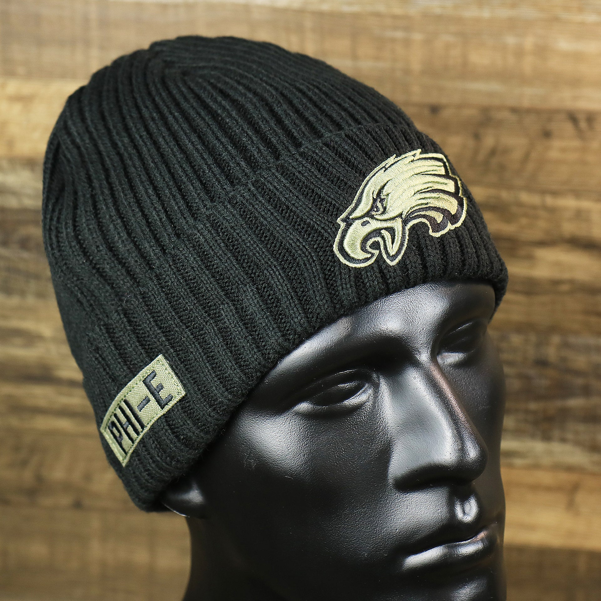 The Philadelphia Eagles Salute To Service On Field Cuffed Winter Beanie | Black Winter Beanie