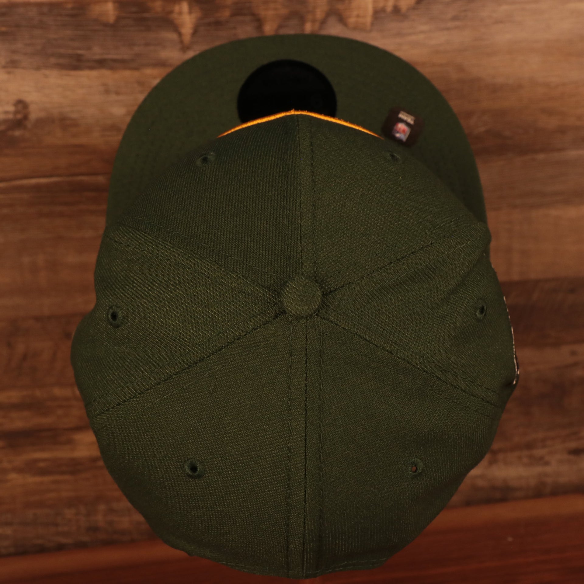 Top down view of the Green Bay Packers "Patch Up" Super Bowl XXXI Side Patch Gray Bottom 9Fifty Navy Snapback Hat