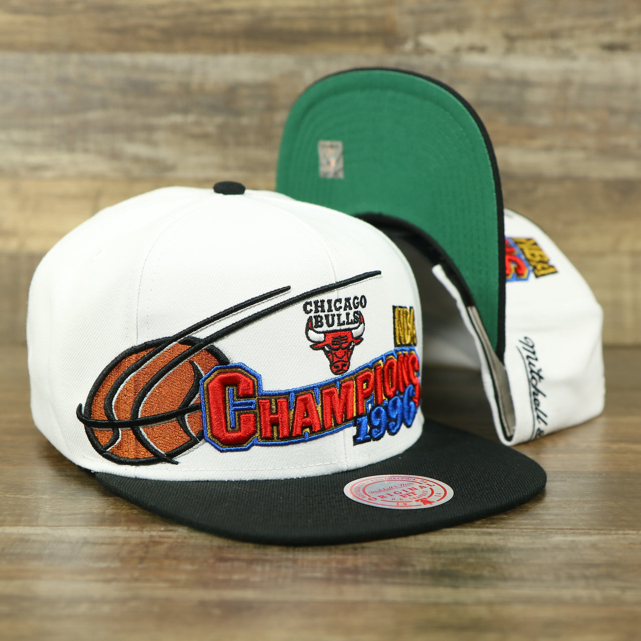 front and bottom of the Chicago Bulls Vintage Retro NBA Champions 1996 Mitchell and Ness Snapback Hat | White