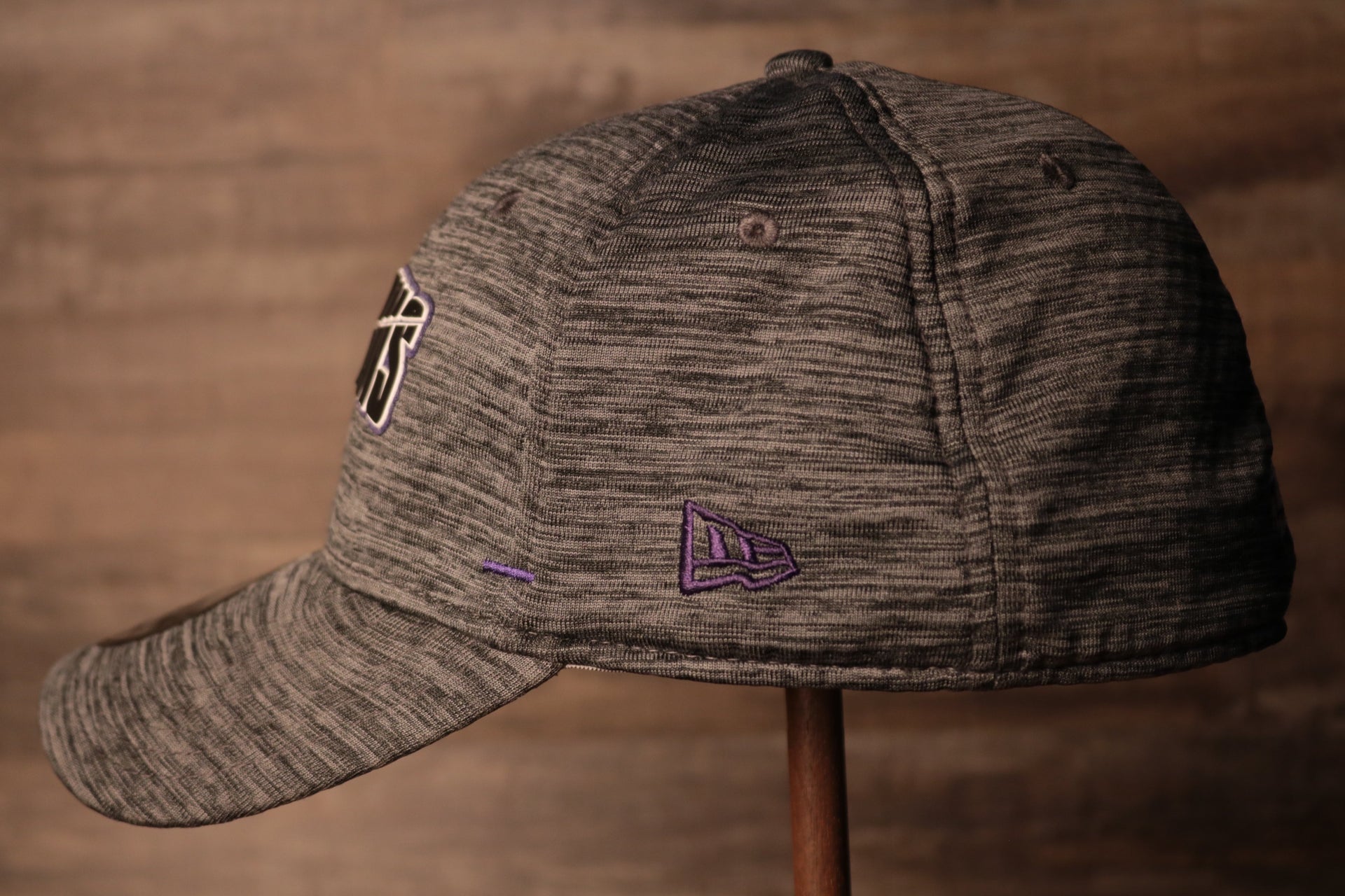 Ravens 2020 Training Camp Flexfit | Baltimore Ravens 2020 On-Field Grey Training Camp Stretch Fit  the wearers left side has the new era logo