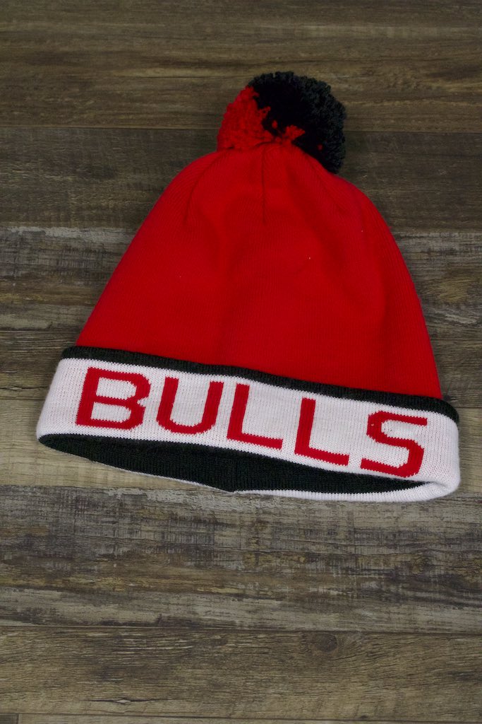 Chicago Bulls Oversized Throwback Style Mitchell and Ness Winter Beanie