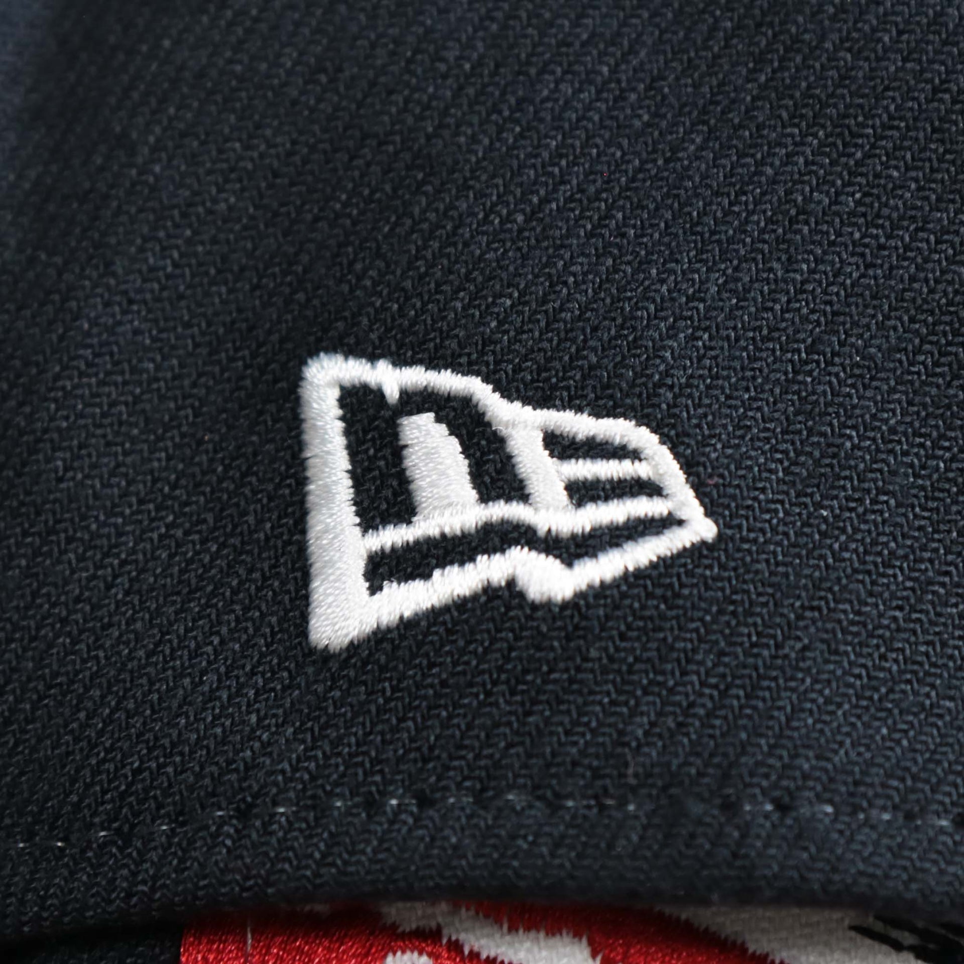 The New Era Logo on the New York Yankees 2022 4th of July Stars And Stripes 39Thirty | New Era Navy OSFM