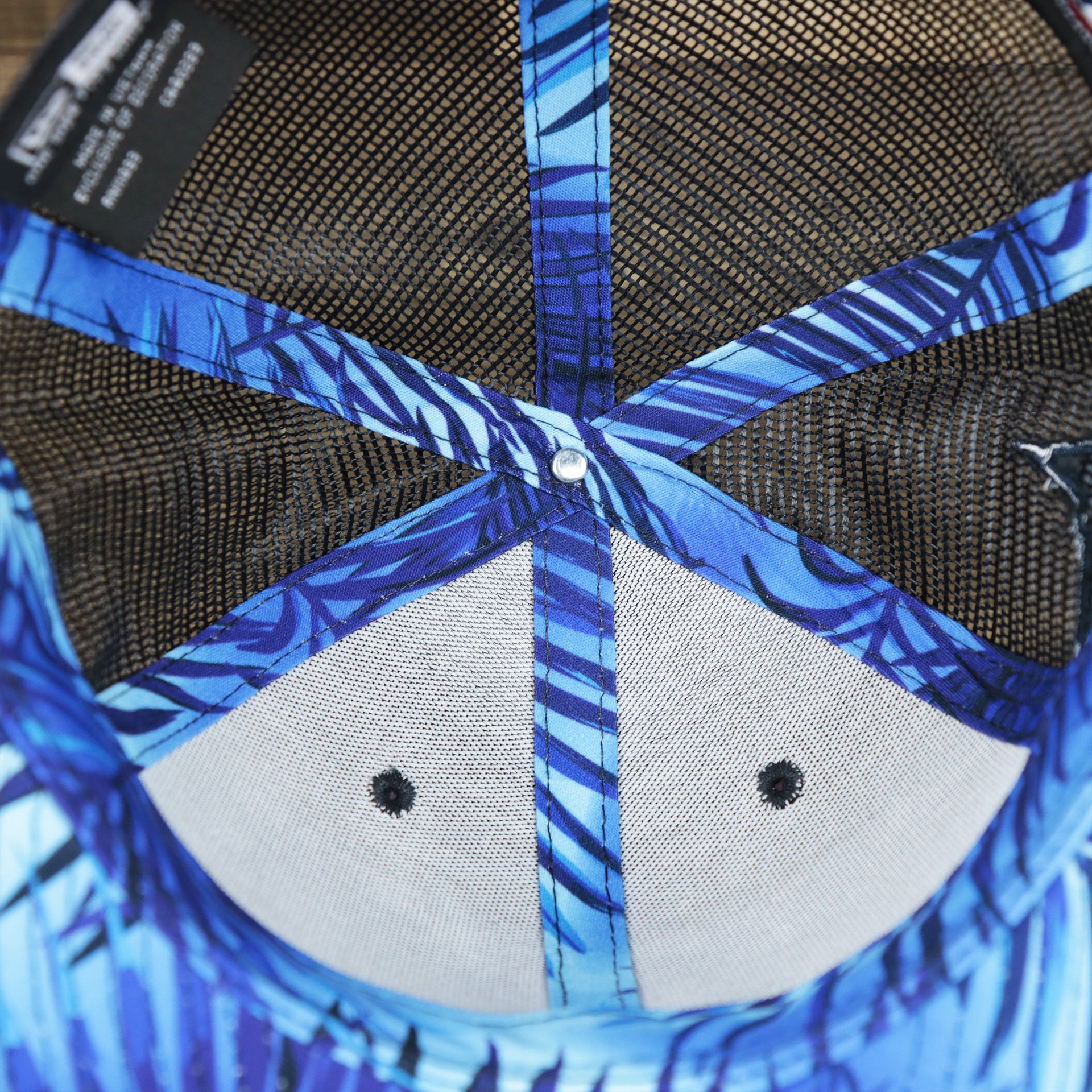 The inside of the Boston Red Sox Metallic All Star Game MLB 2022 Side Patch 9Fifty Mesh Snapback | ASG 2022 Navy Trucker Hat