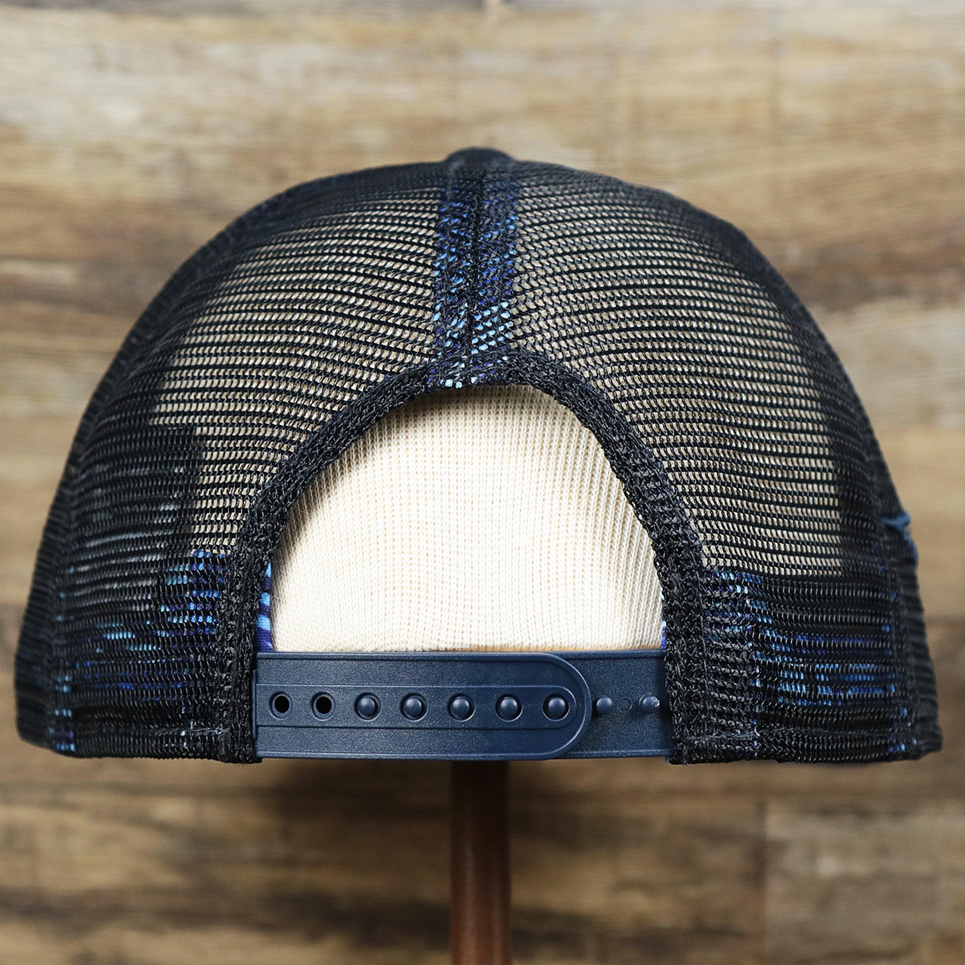 The backside of the Boston Red Sox Metallic All Star Game MLB 2022 Side Patch 9Fifty Mesh Snapback | ASG 2022 Navy Trucker Hat