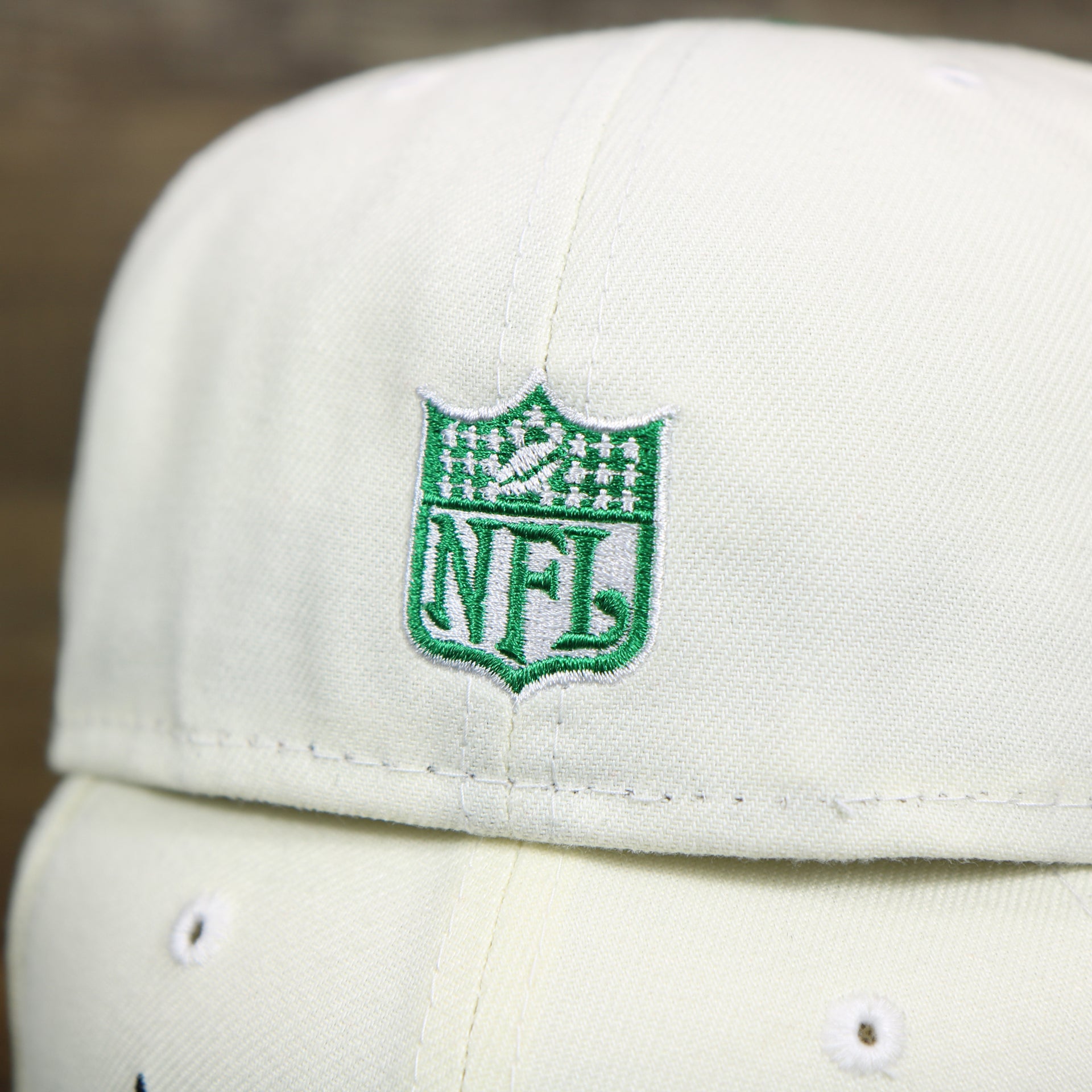 The NFL Logo on the Throwback Philadelphia Eagles Chrome Logo NFL Eagles SIde Patch 59Fifty Fitted Cap | Cream Fitted Cap