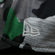 The New Era logo on the Throwback Philadelphia Eagles OnField NFL Summer Training 2022 39Thirty Camo FlexFit Cap | New Era Kelly Green