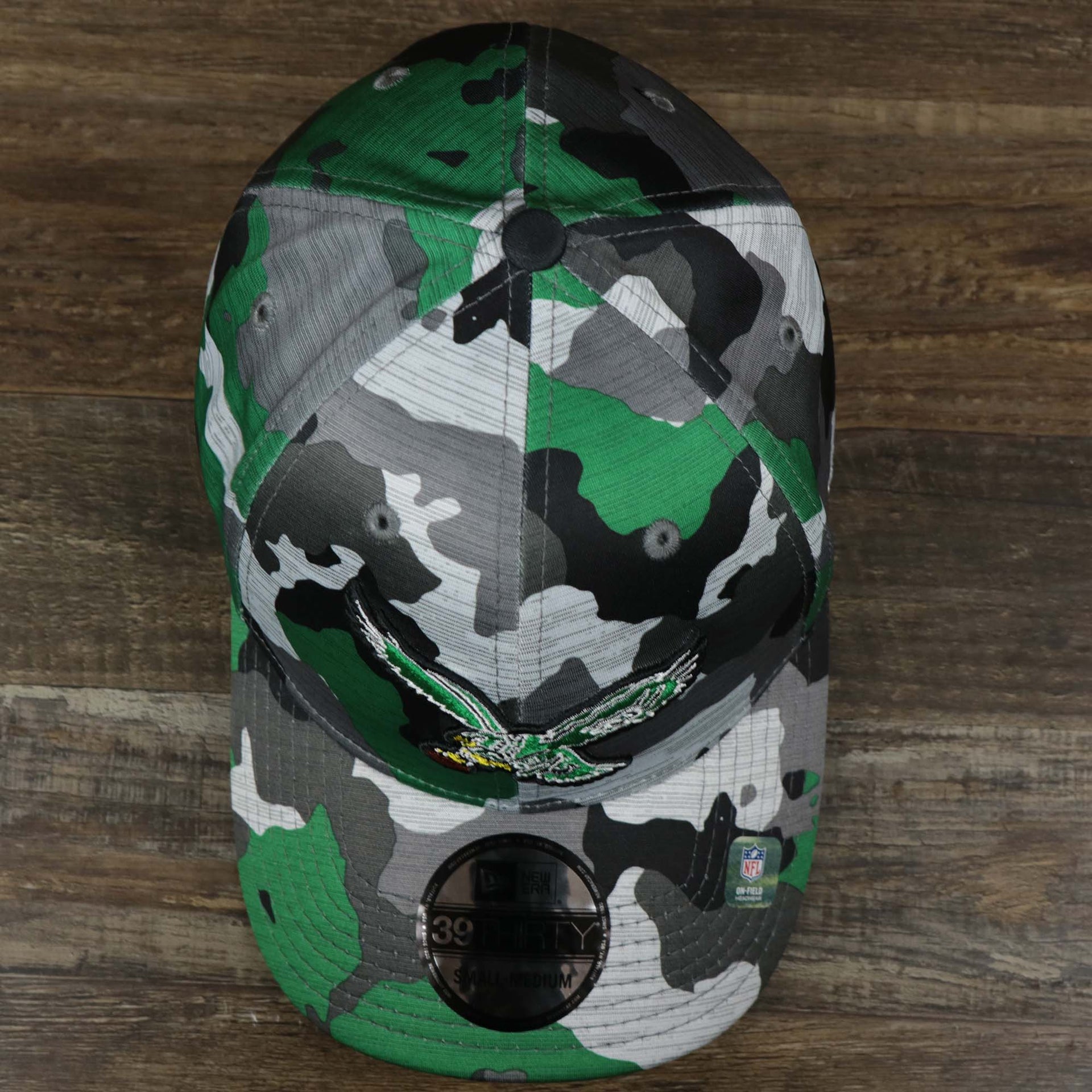 AN overhead shot for the Throwback Philadelphia Eagles OnField NFL Summer Training 2022 39Thirty Camo FlexFit Cap | New Era Kelly Green