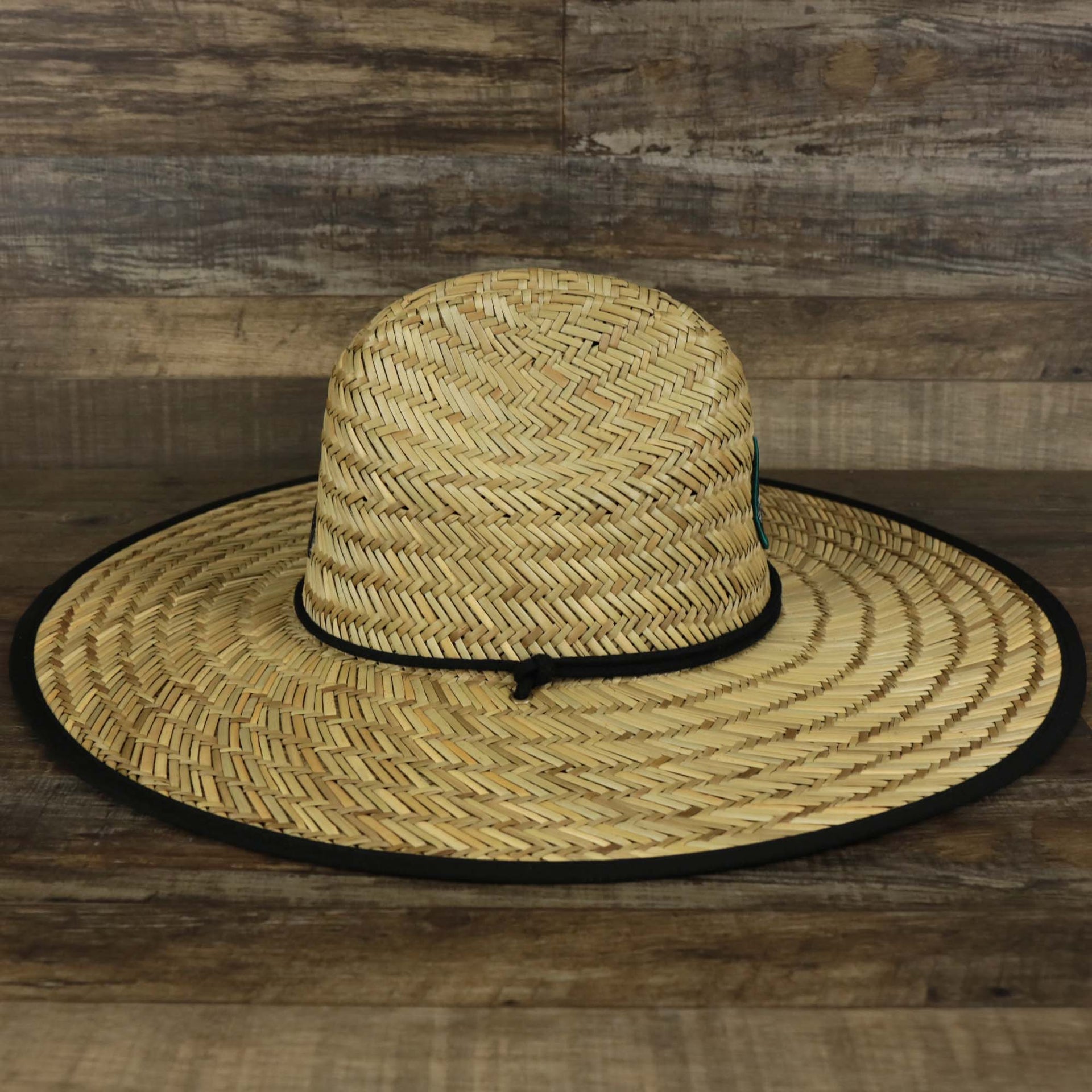 The wearer's right on the Philadelphia Eagles On Field 2022 Summer Training Straw Hat | New Era OSFM