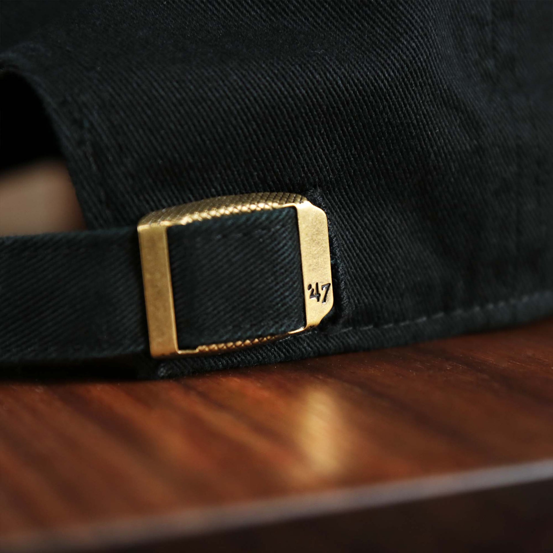 The metallic buckle on the Philadelphia Flyers Black Dad Hat | 47 Brand OSFM