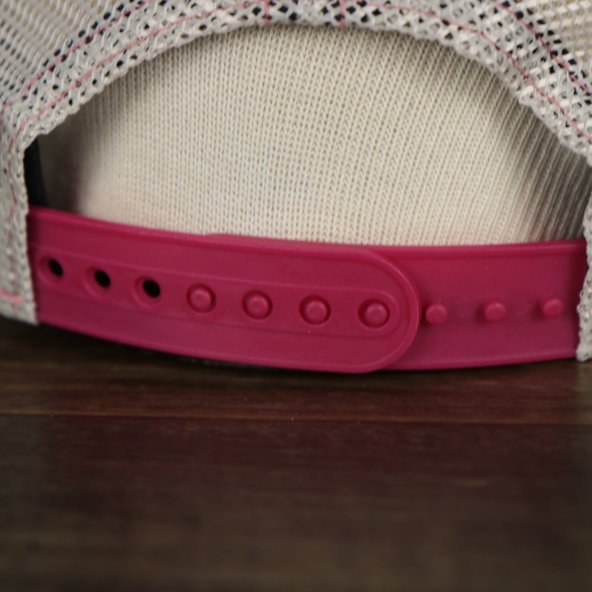 A close up of the adjustable strap on the Philadelphia Phillies New Era 9Twenty Washed Trucker hat