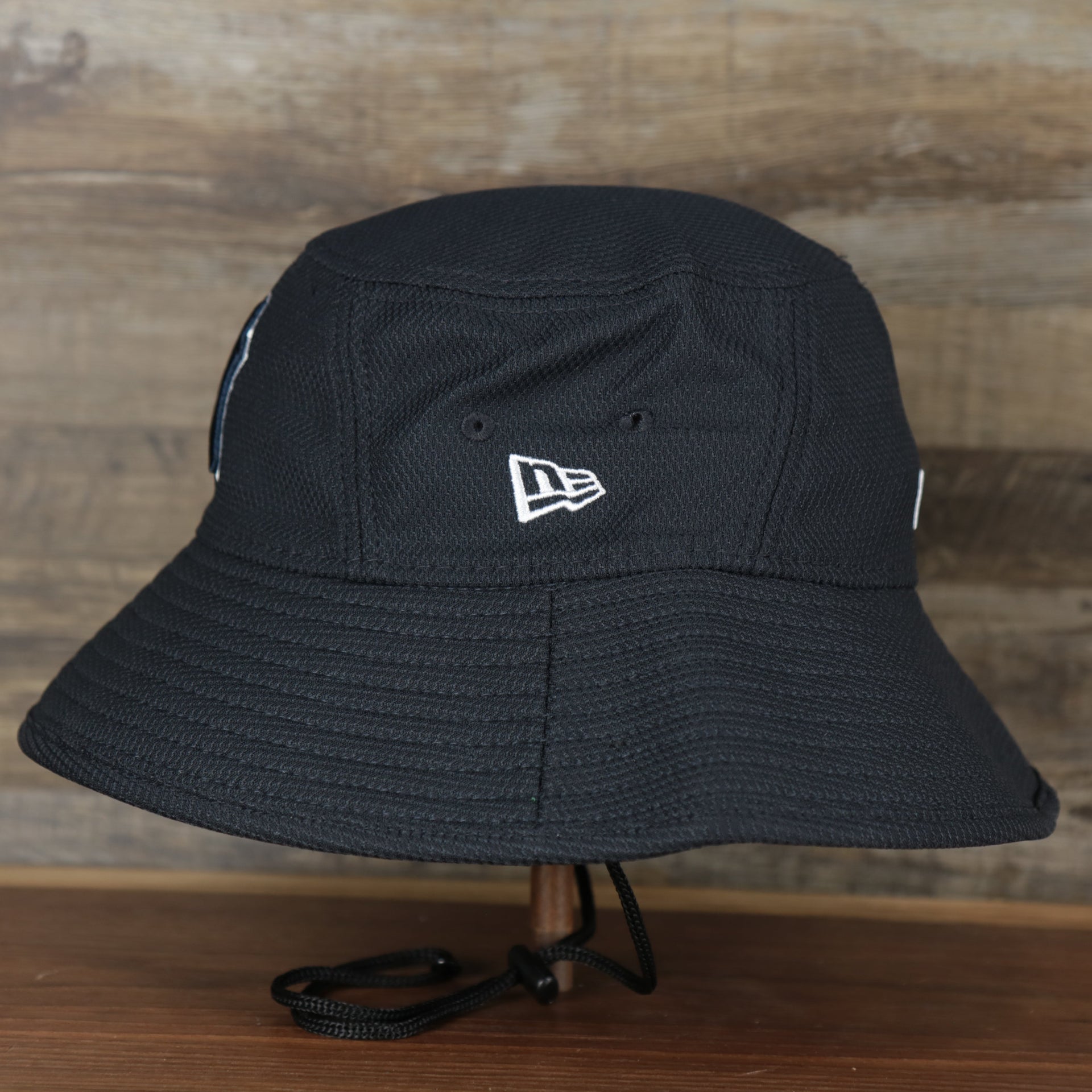 The wearer's left of the New York Yankees MLB 2022 Spring Training Onfield Bucket Hat