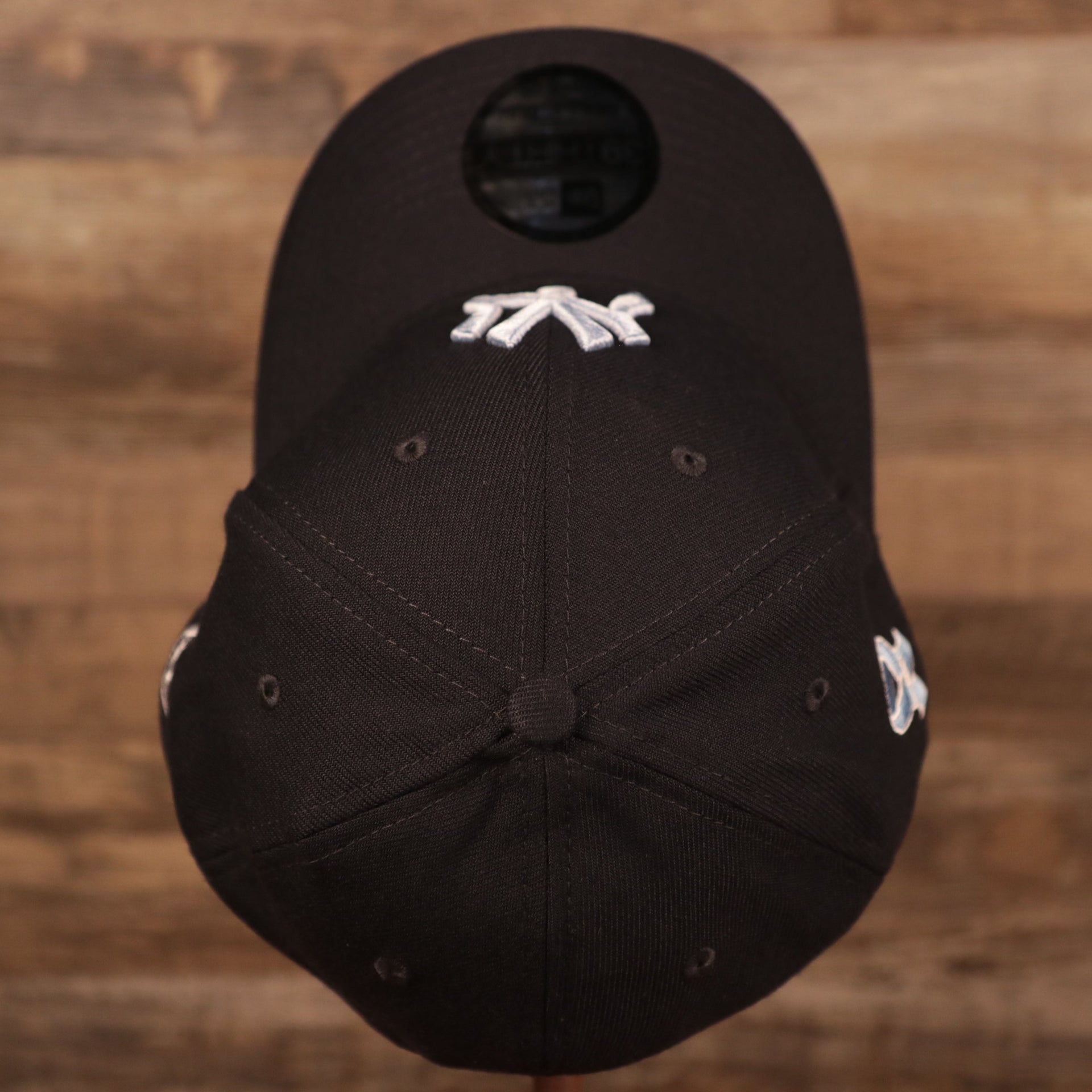 A top side view of the navy blue New York Yankees 3930 flexfit New Era fathers day 2021 cap by New Era.