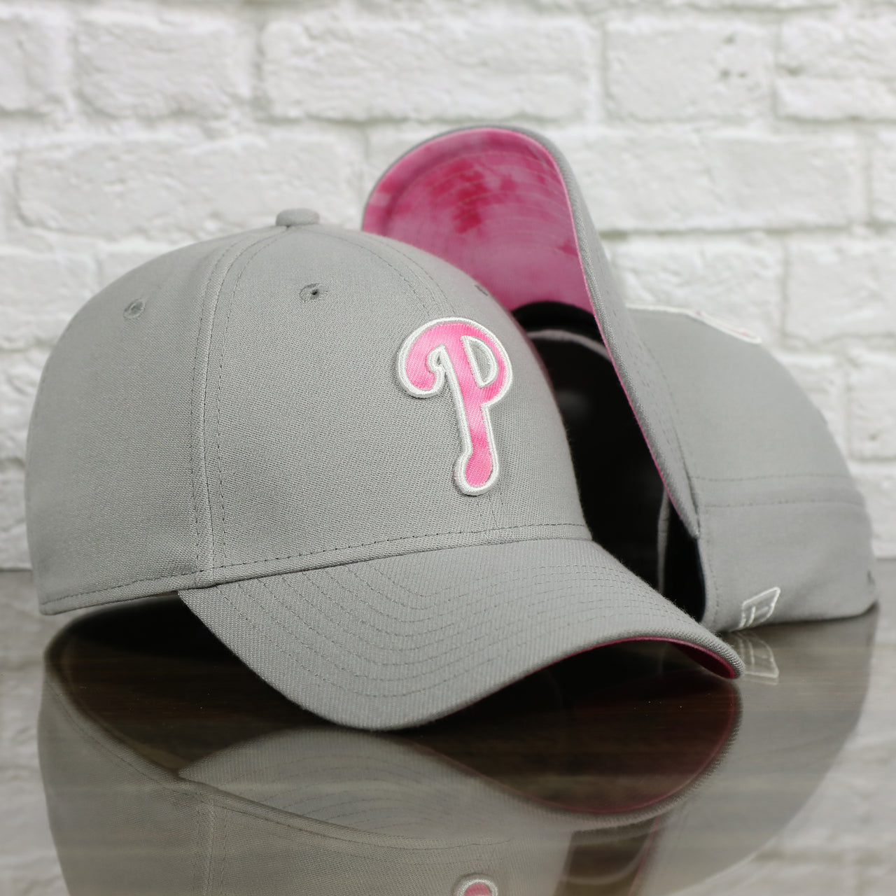 Philadelphia Phillies 2022 Mother’s Day On-Field 39Thirty Flexfit Cap | Gray