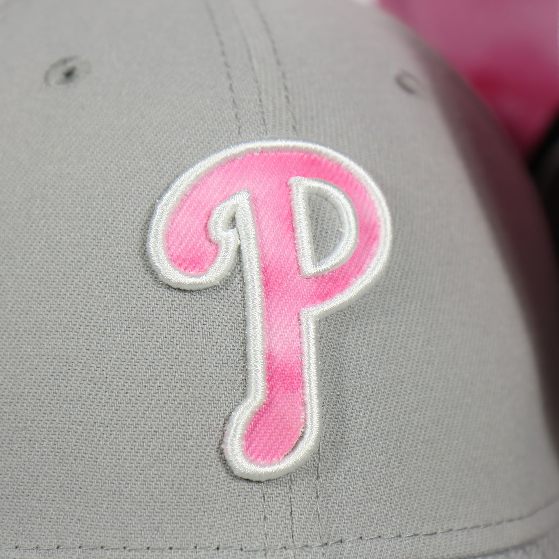 phillies logo on the Philadelphia Phillies 2022 Mother’s Day On-Field 39Thirty Flexfit Cap | Gray