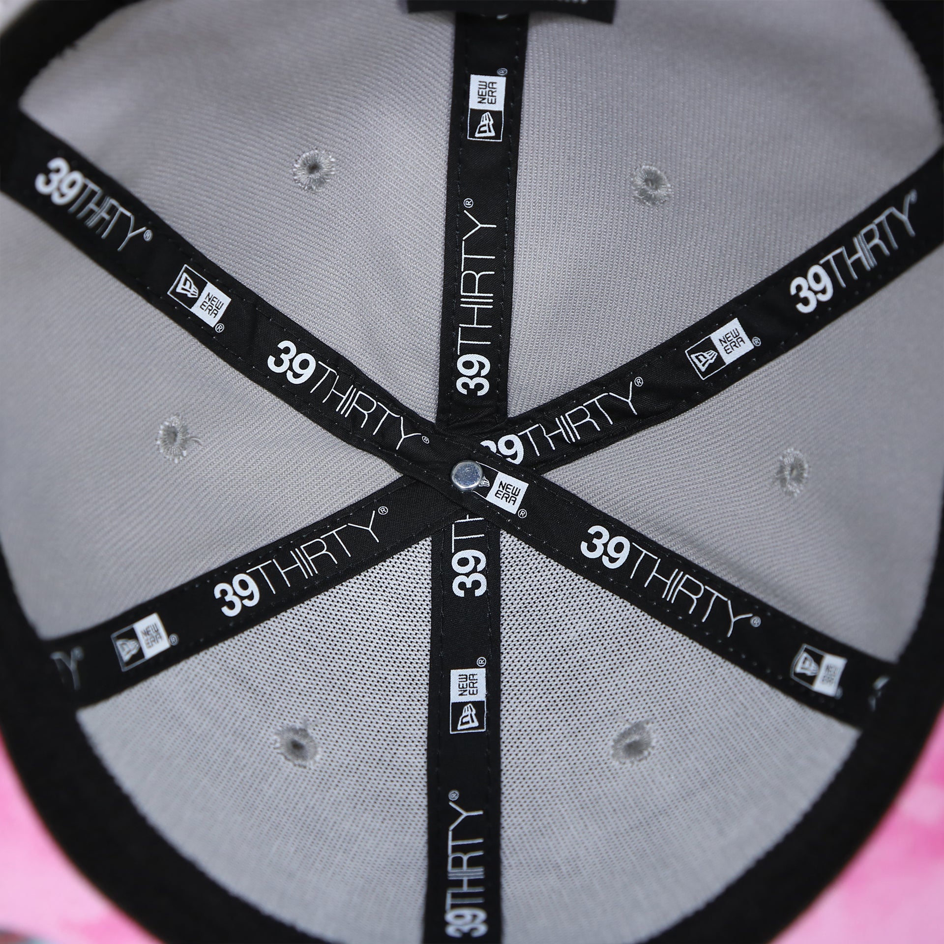 new era 39thirty taping on the Philadelphia Phillies 2022 Mother’s Day On-Field 39Thirty Flexfit Cap | Gray