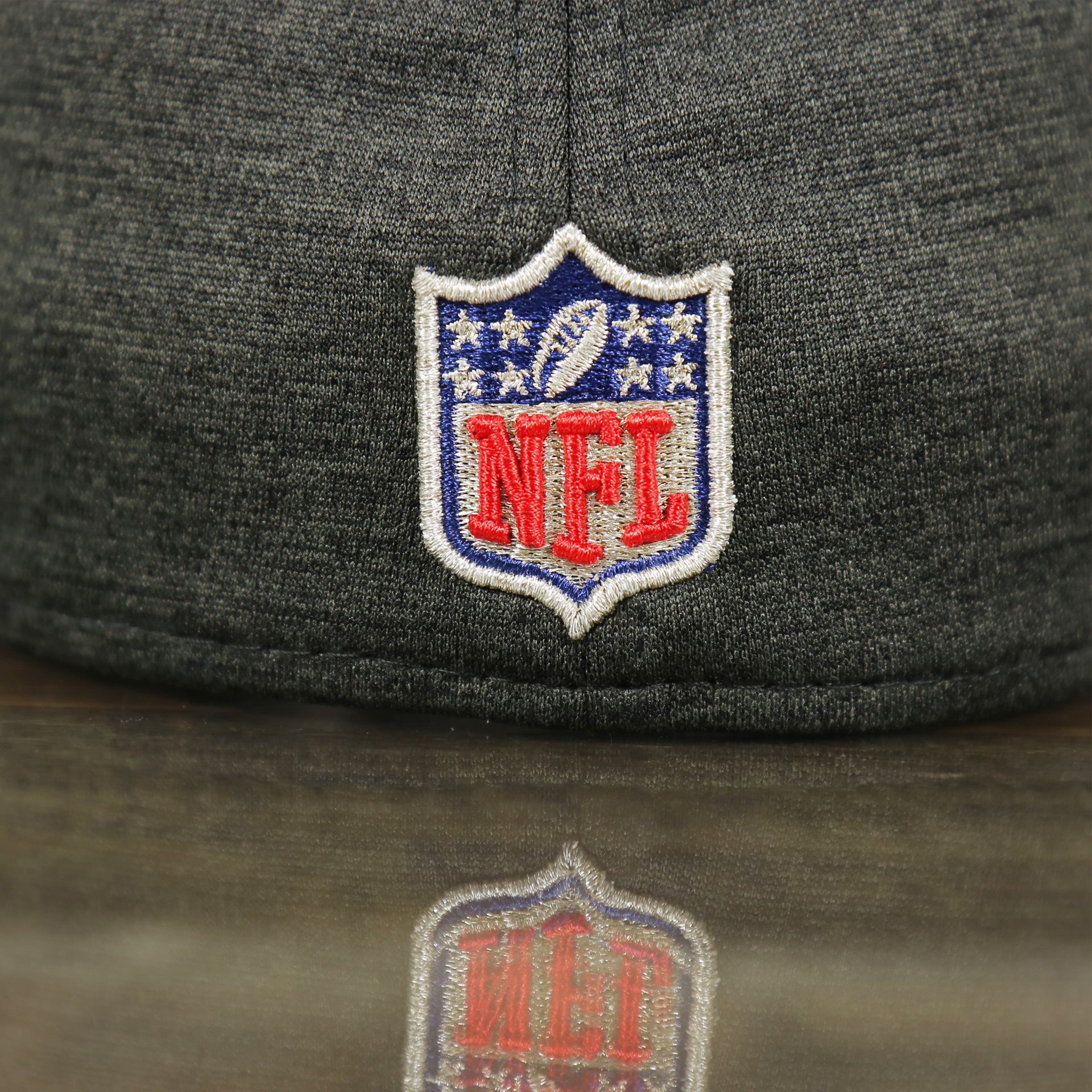 NFL logo on the Indianapolis Colts 2018 Sideline On Field 39THIRTY Black HOME Stretch Fit Cap