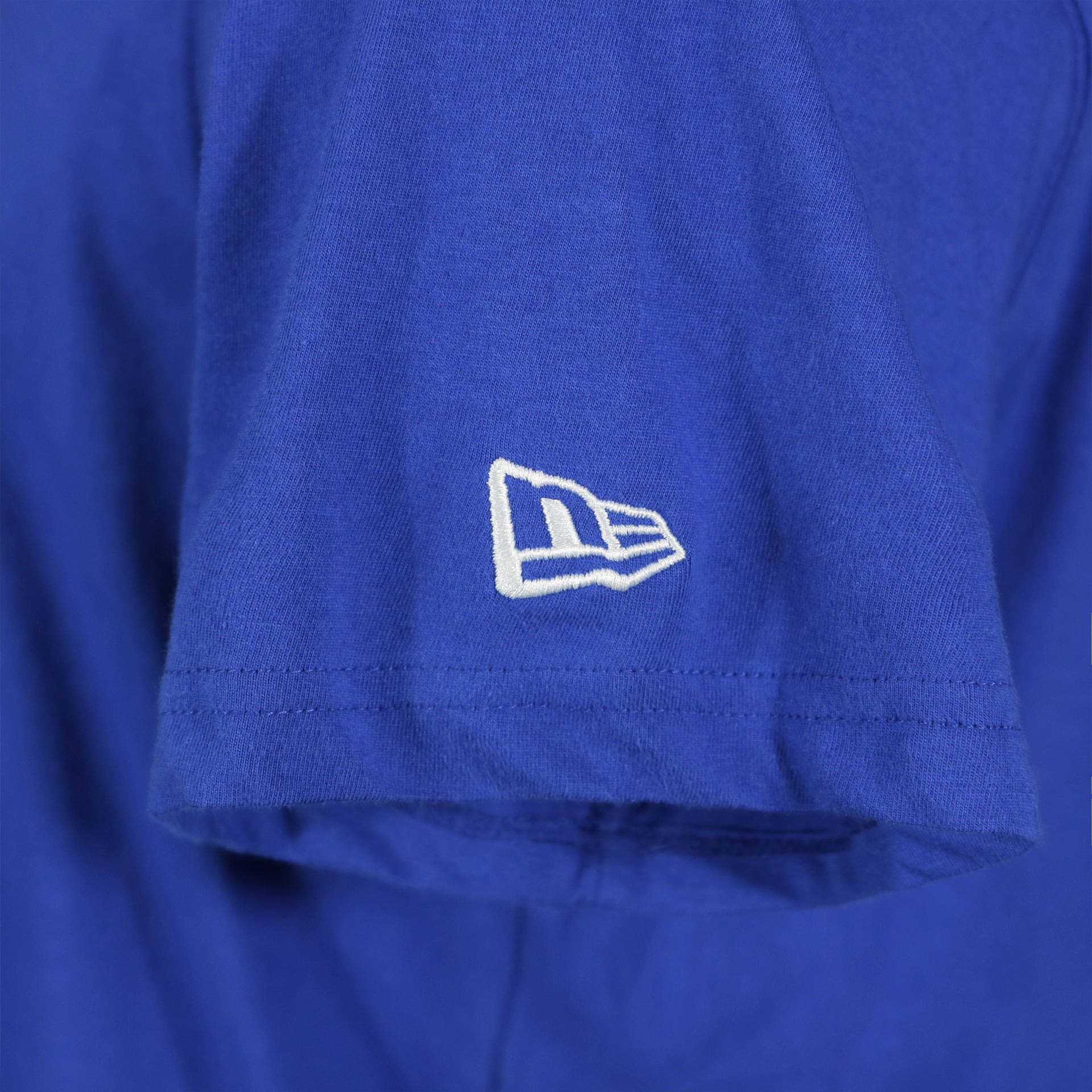 new era logo on the Los Angeles Dodgers "City Cluster" 59Fifty Fitted Matching Royal T-Shirt