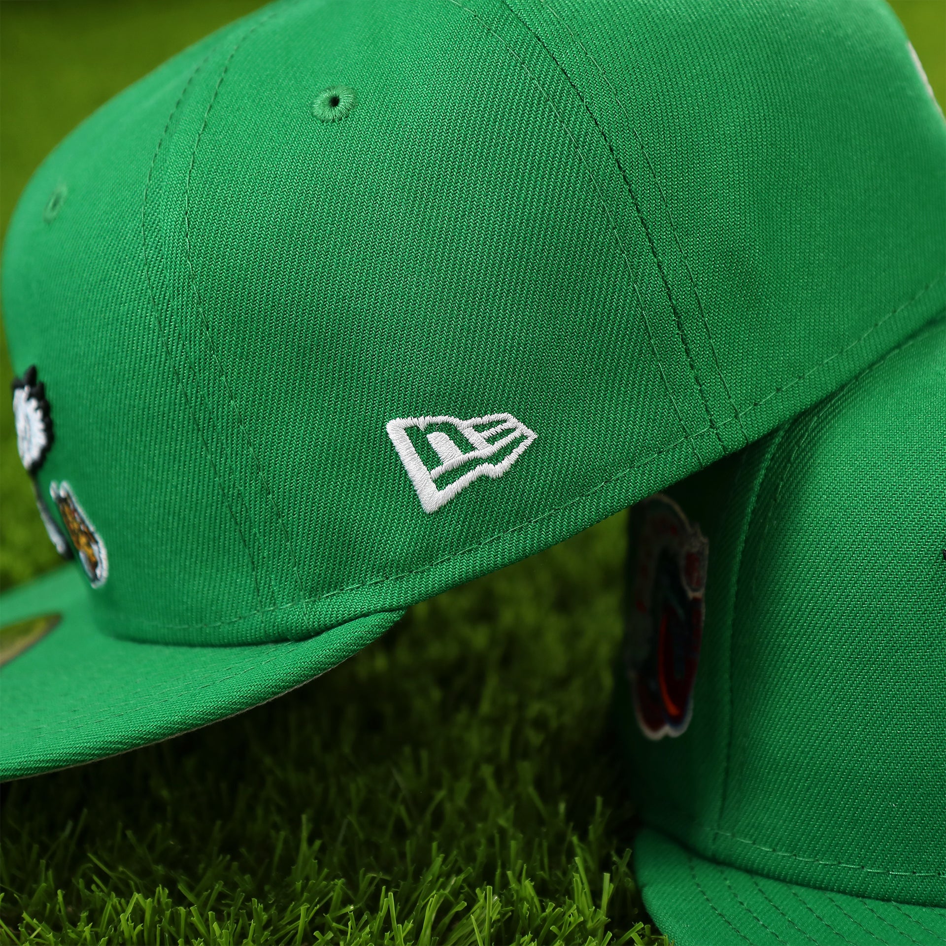 new era logo on the Philadelphia Eagles 1997 Pro Bowl Grey Underbrim All Over Embroidered 5950 Cap | Kelly