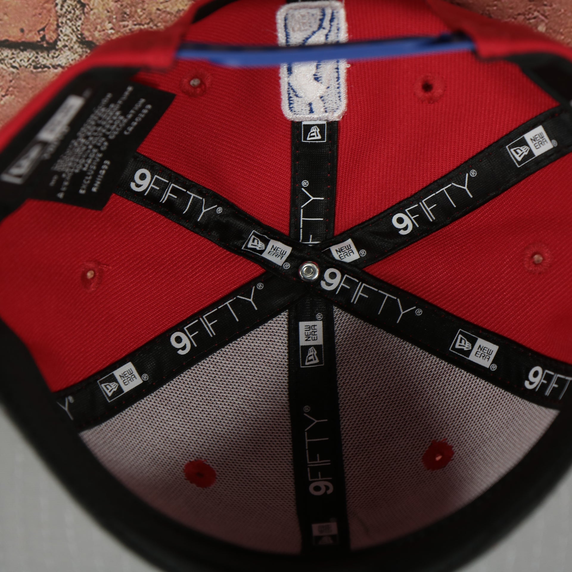 inside taping on the inside of the Philadelphia 76ers 2022 City Edition Vintage 76 Logo Gray Bottom Youth 9Fifty Side Patch Snapback Cap | New Era, Red