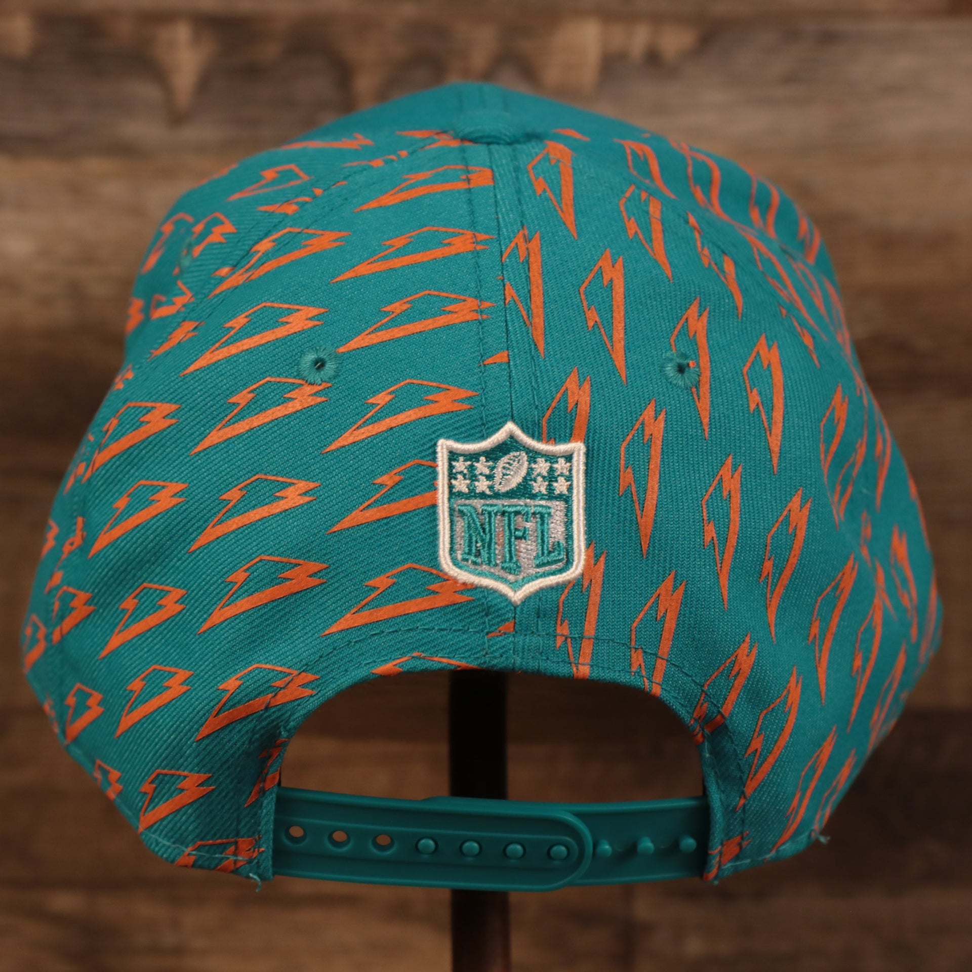 back of the Miami Dolphins x Gatorade Red 9Fifty Grey Bottom Snapback