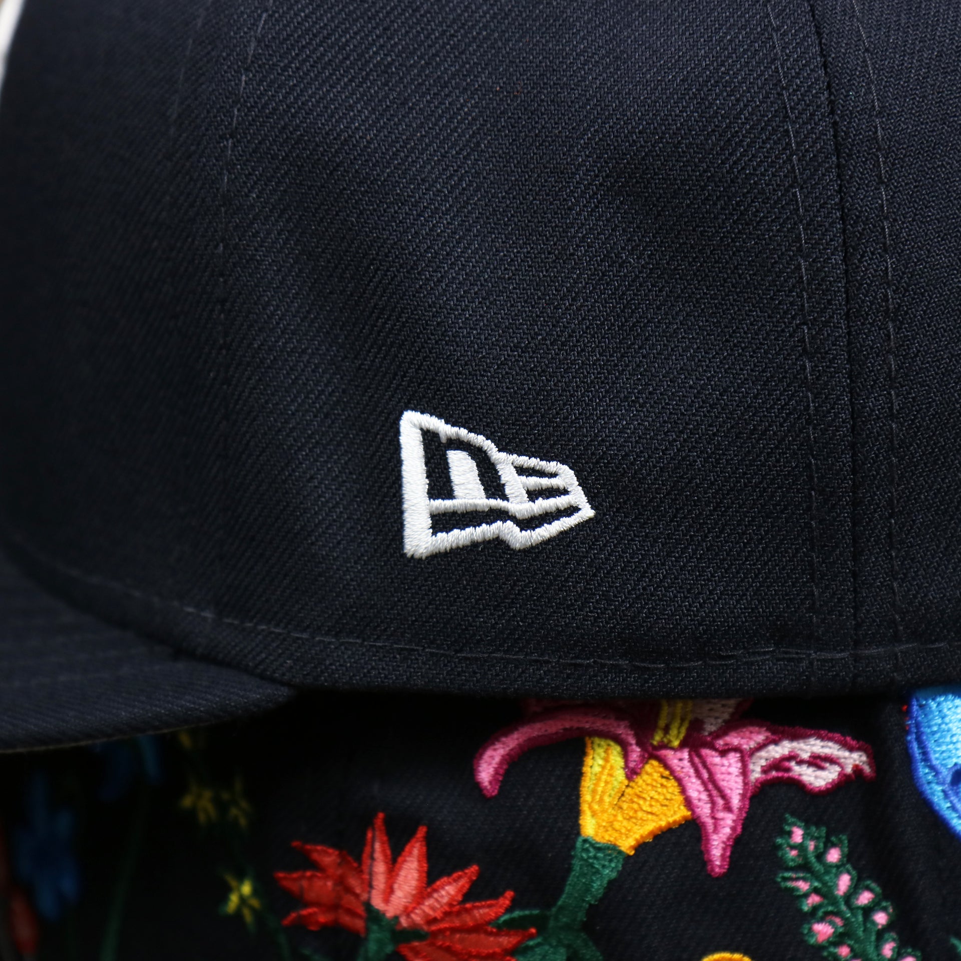 The New Era Logo on the New York Yankees Gray Bottom Bloom Spring Embroidery 59Fifty Fitted Cap | Navy Blue 59Fifty Cap