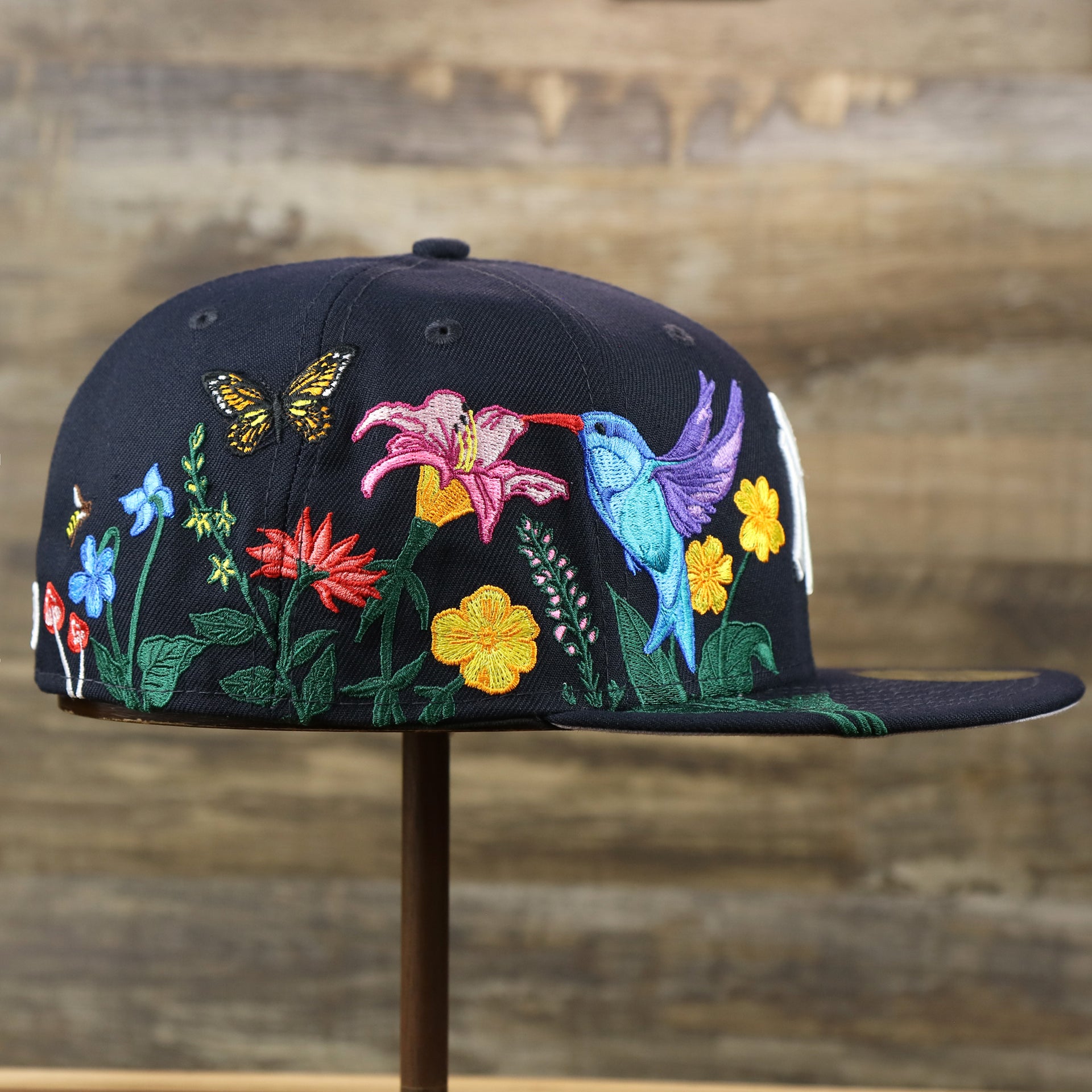 The wearer's right on the New York Yankees Gray Bottom Bloom Spring Embroidery 59Fifty Fitted Cap | Navy Blue 59Fifty Cap