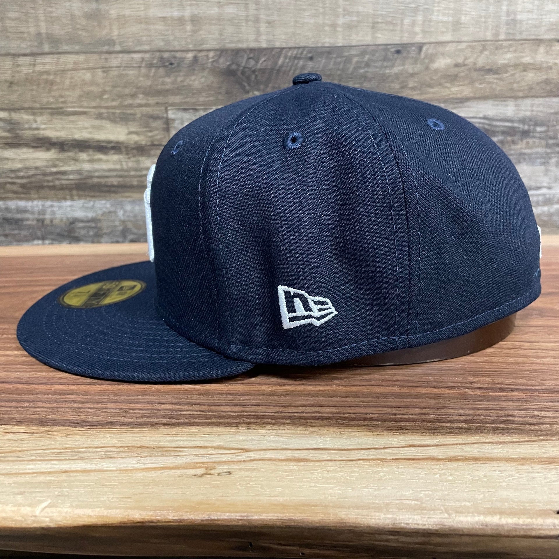 Wearer's left of the New York Yankees "City Cluster" Side Patch Gray Bottom Navy 59Fifty Fitted Cap