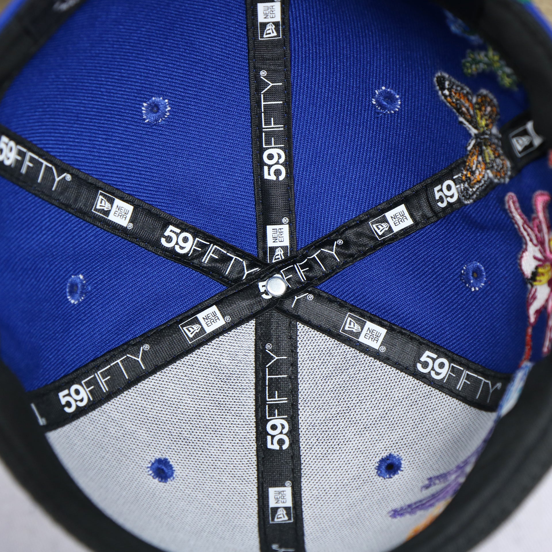 The inside of the New York Mets Gray Bottom Bloom Spring Embroidery 59Fifty Fitted Cap | Royal Blue 59Fifty Cap