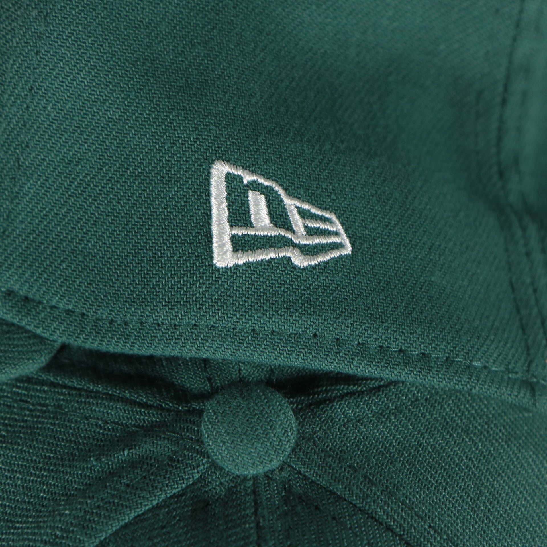 new era logo on the Philadelphia Eagles 2019 NFL Draft Team Color Midnight Green 39Thirty Flexfit Cap