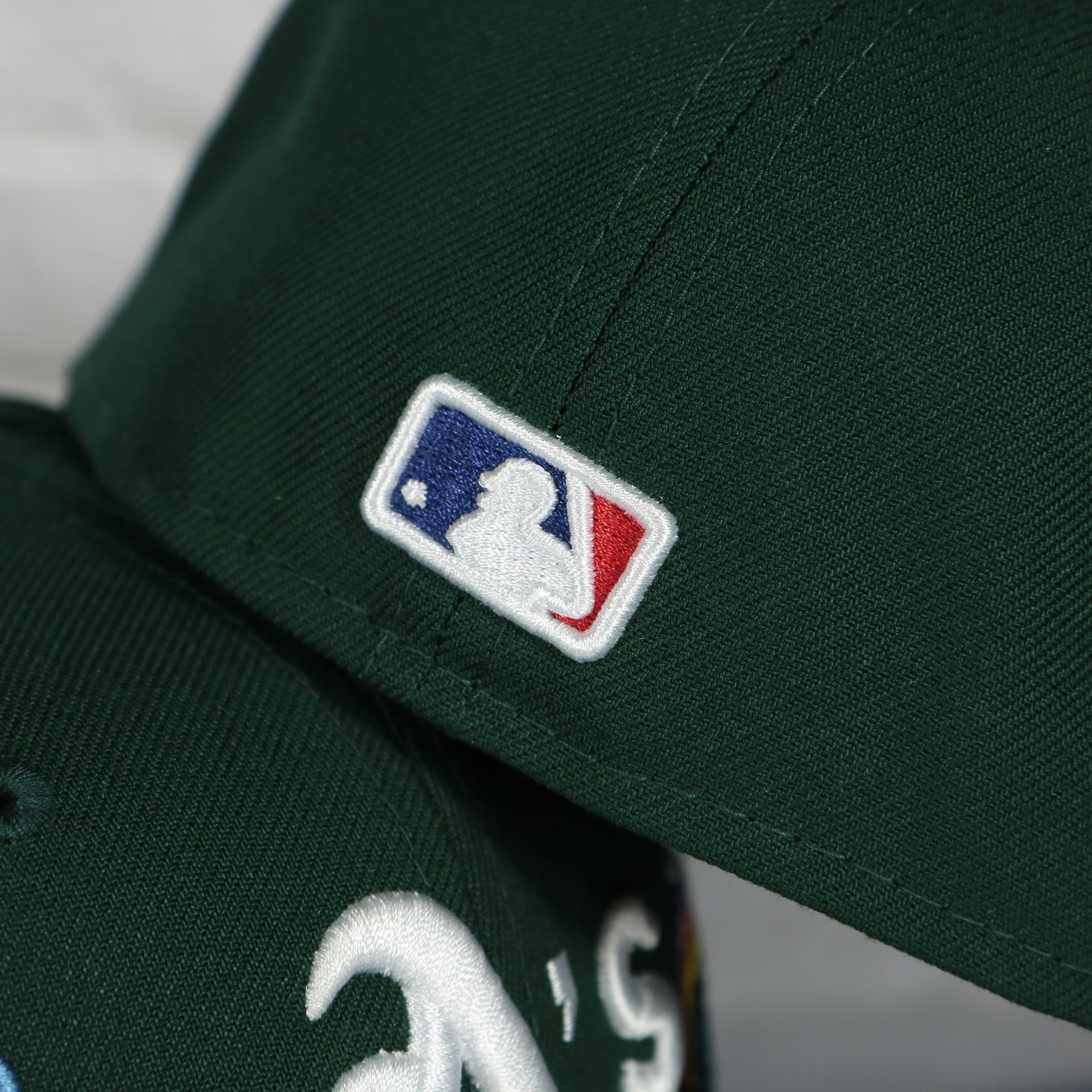 MLB batterman logo on the Oakland Athletics Groovy World Series Champions Patch 59Fifty Fitted Cap | New Era Groovy Side Patch 5950