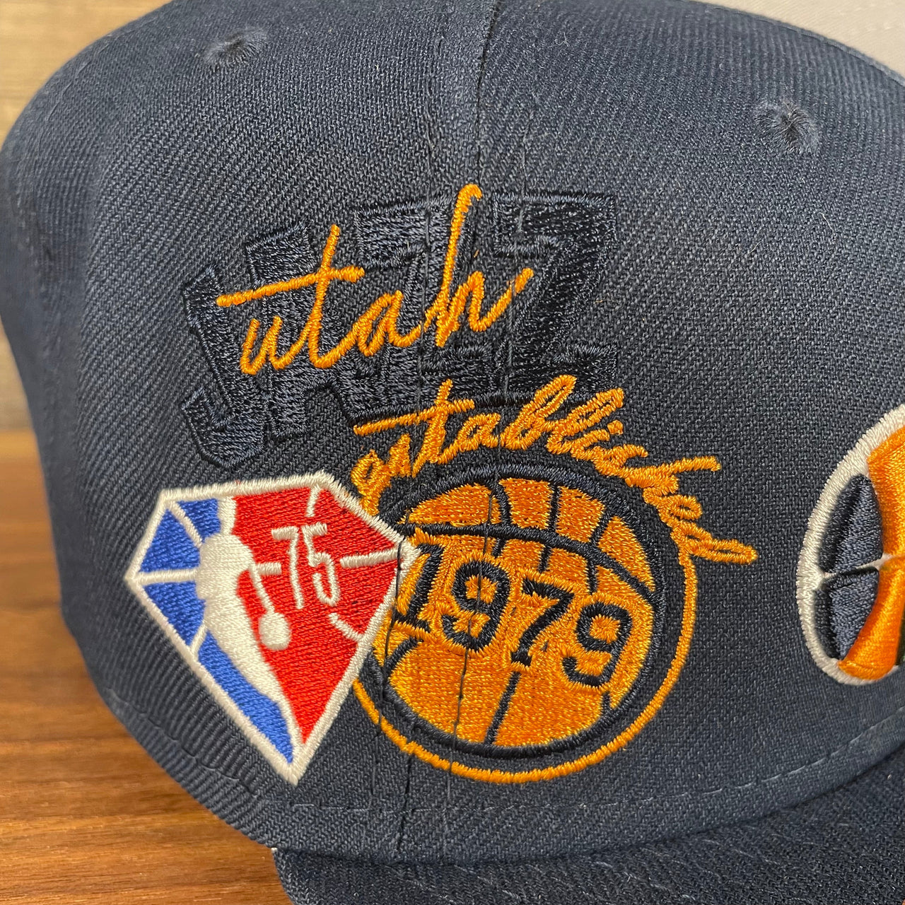 Close up of the side patch on the Utah Jazz NBA 75th Anniversary Side Patch Gray Bottom Navy 9Fifty Snapback Hat | Back Half