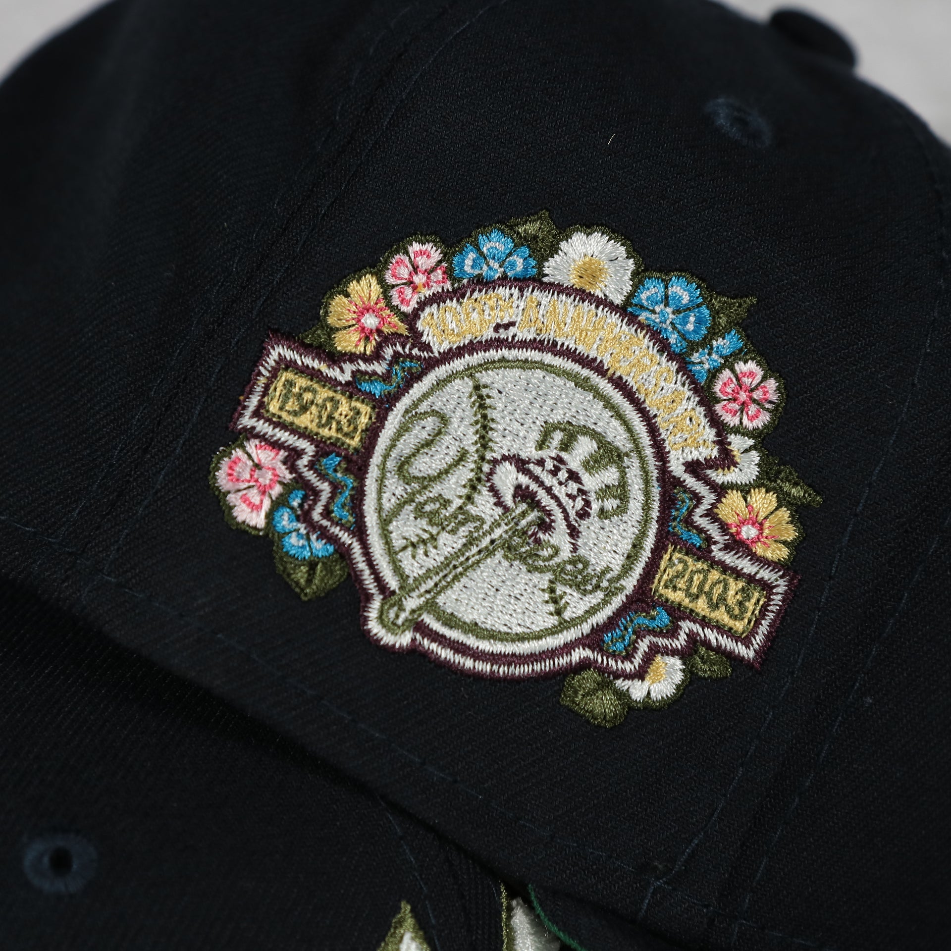100th anniversary side patch on the New York Yankees 100th Anniversary Side Patch Green Bottom Navy 59Fifty Fitted Cap | Botanical Pack