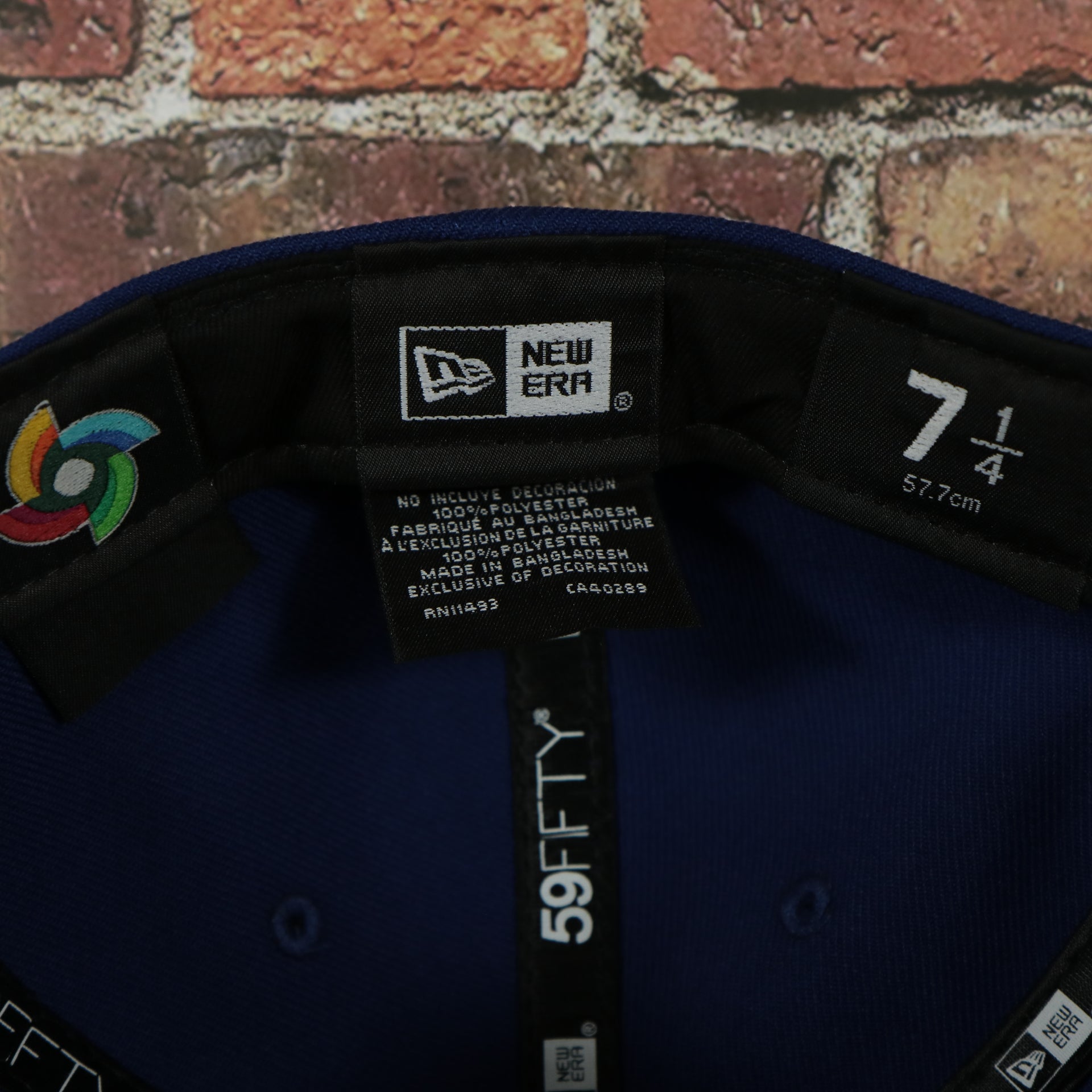 new era label on the Dominican Republic 2023 World Baseball Classic Two Tone Grey Bottom Blue/Red 59Fifty Fitted Cap
