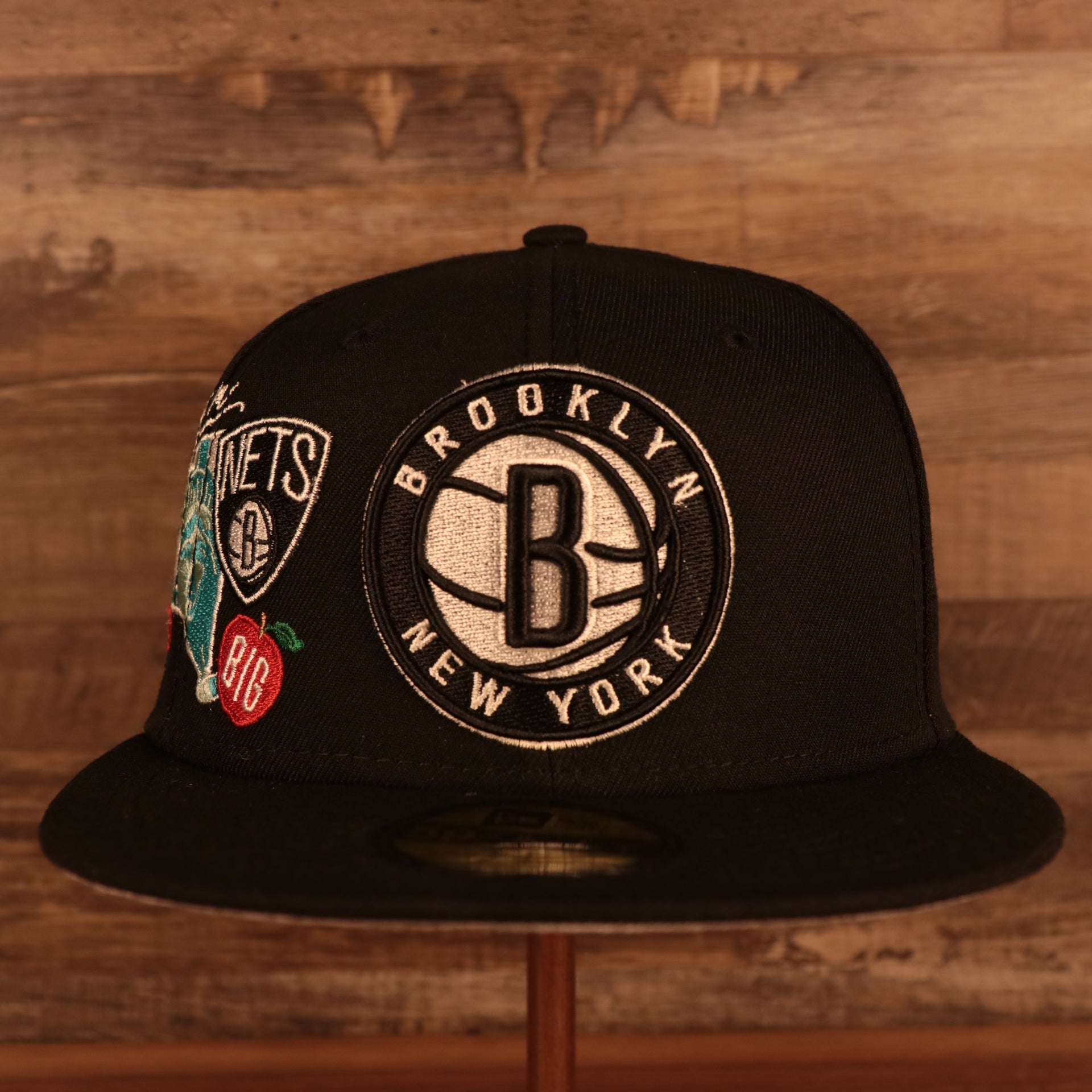 Front view of the Brooklyn Nets "City Cluster" Side Patch Gray Bottom Black 59Fifty Fitted Cap