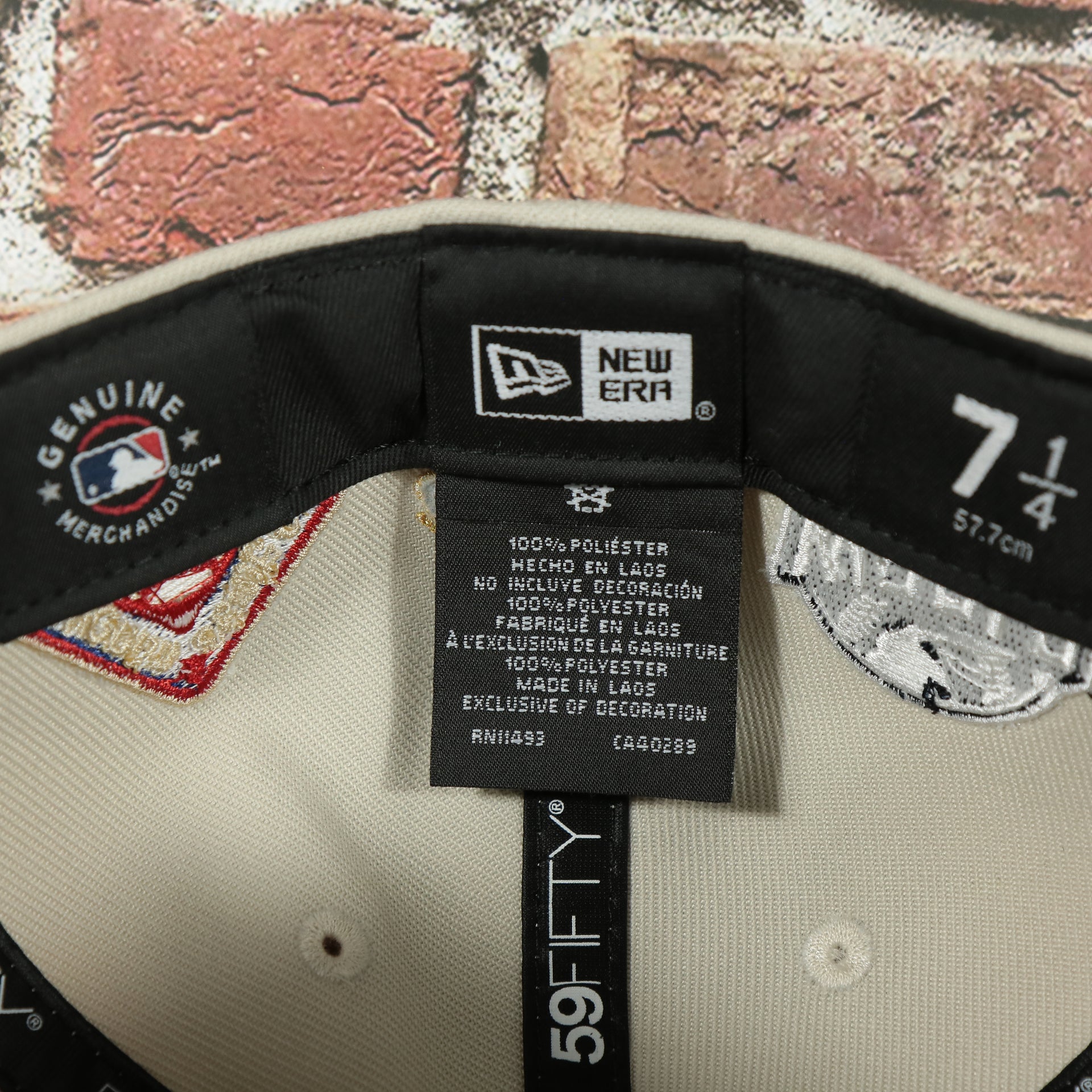 new era label on the Atlanta Braves World Class 4-Time World Series Champions Two Tone Grey Bottom | Sand/Navy 59Fifty Fitted Cap