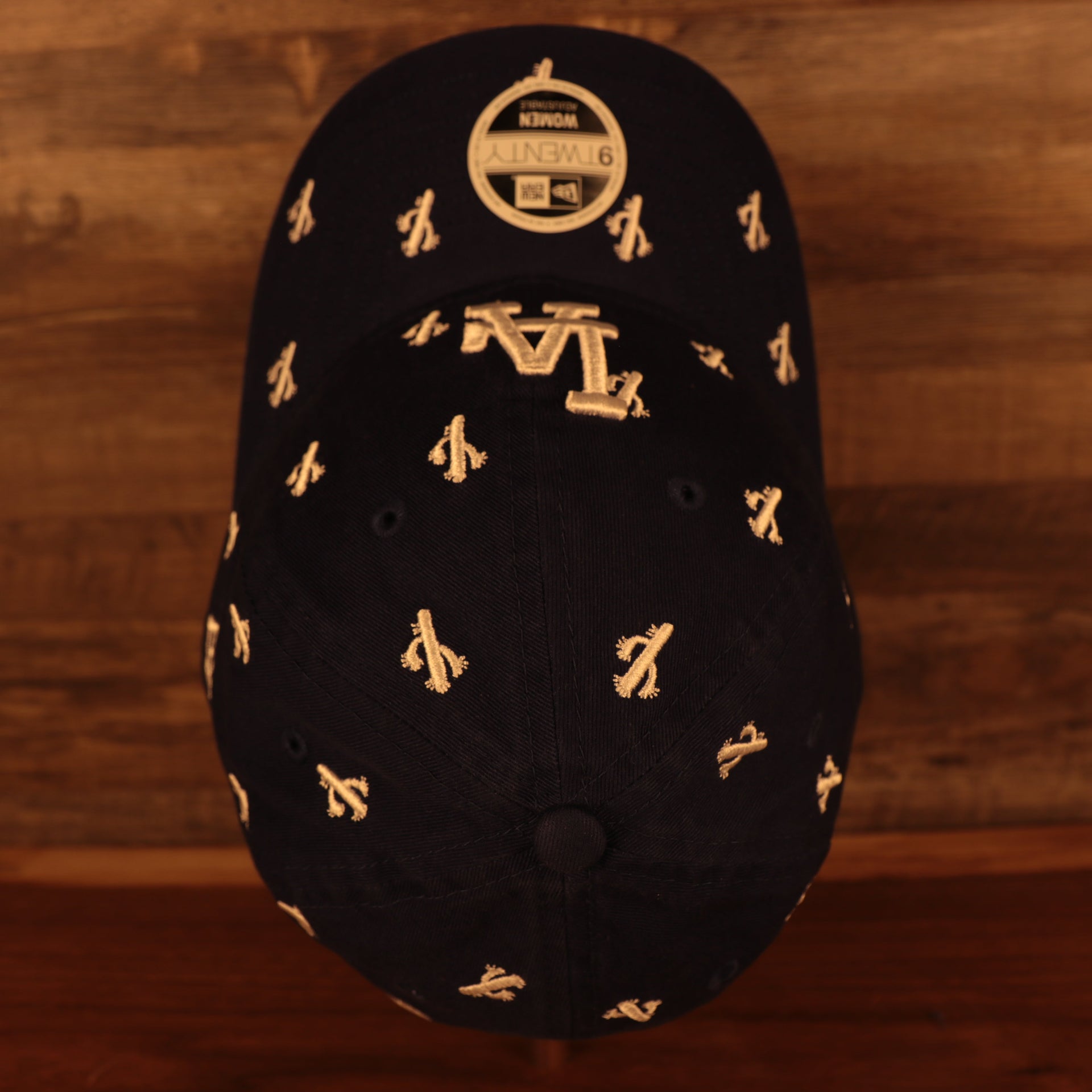 top of the Los Angeles Dodgers Spring Training 2022 Women's All Over Cactus Black 9Twenty Dad Hat