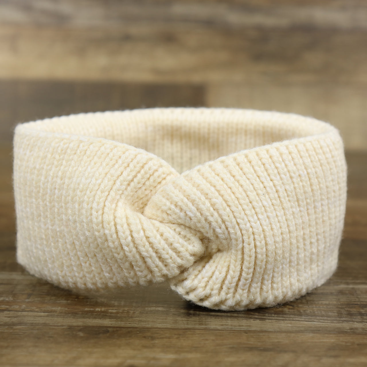 The backside of the Women’s Philadelphia Eagles Winter Knit Cream Twisted Headband | White Twisted Headband