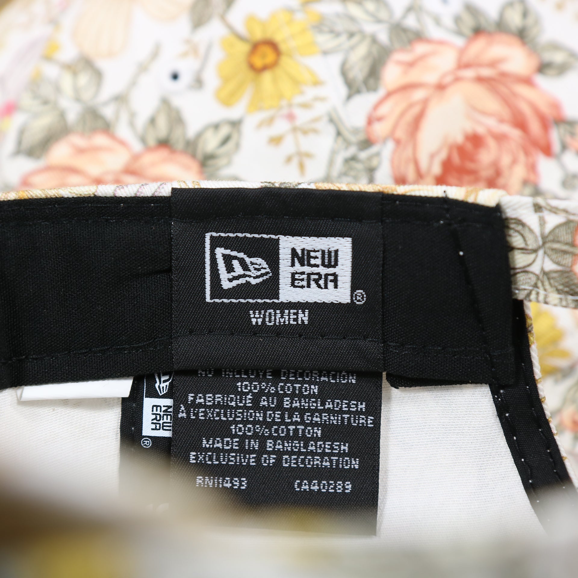 New Era Women's label on the interior of the Philadelphia Eagles All Over Sunflower Rose Floral Fall Flower Bloom Print Ladies Ball Cap