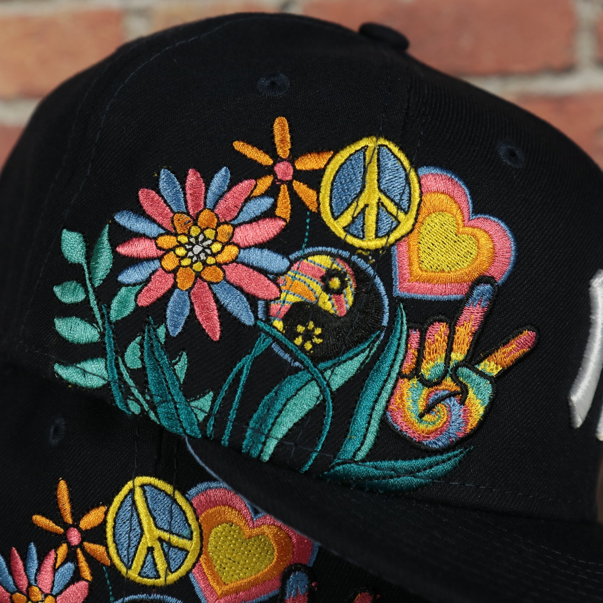 groovy patch on the New York Yankees Groovy World Series Champions Patch 59Fifty Fitted Cap | New Era Groovy Side Patch 5950