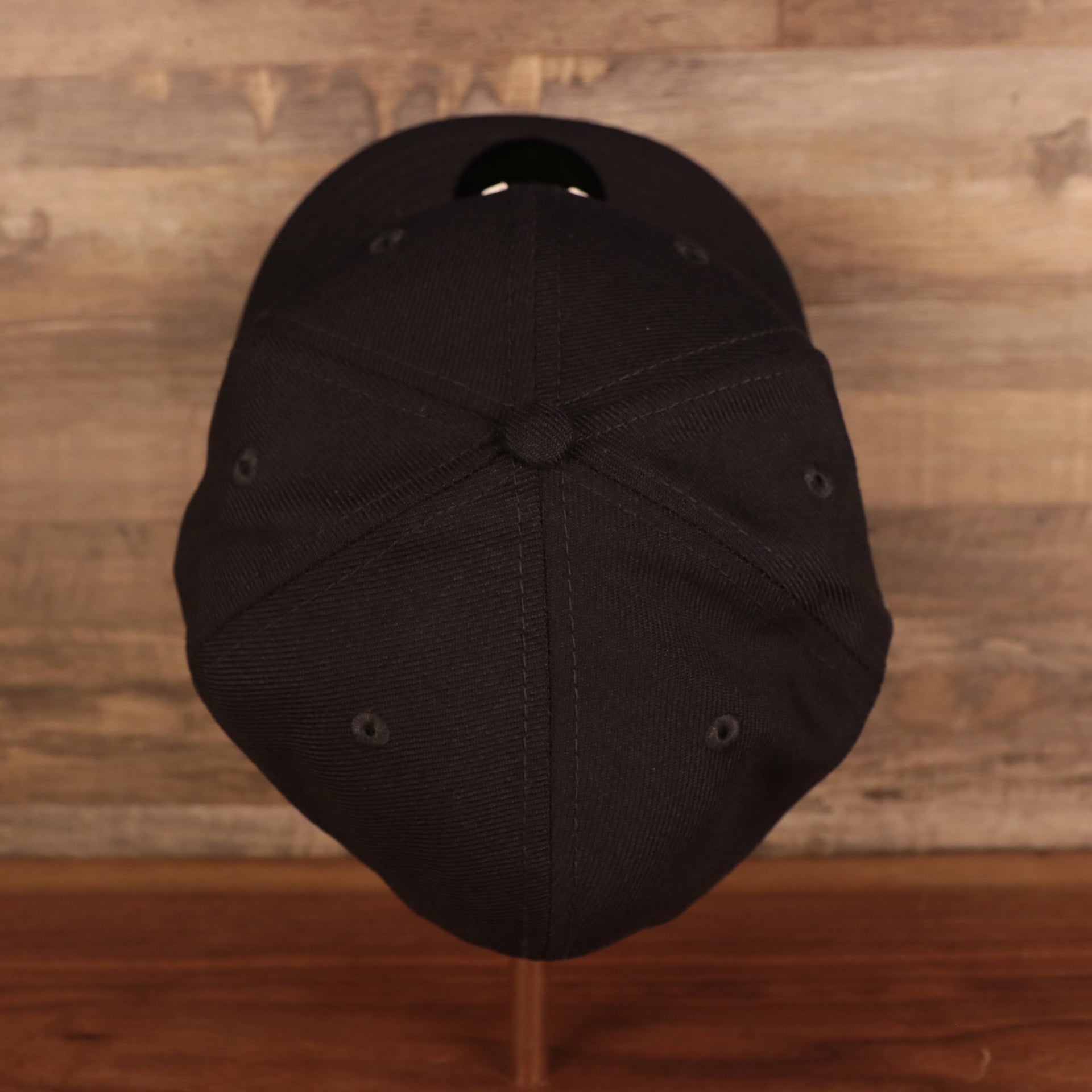 Top down of the New York Yankees Iced Out Side Patch Apple Statue of Liberty Gray Bottom 59Fifty Fitted Cap