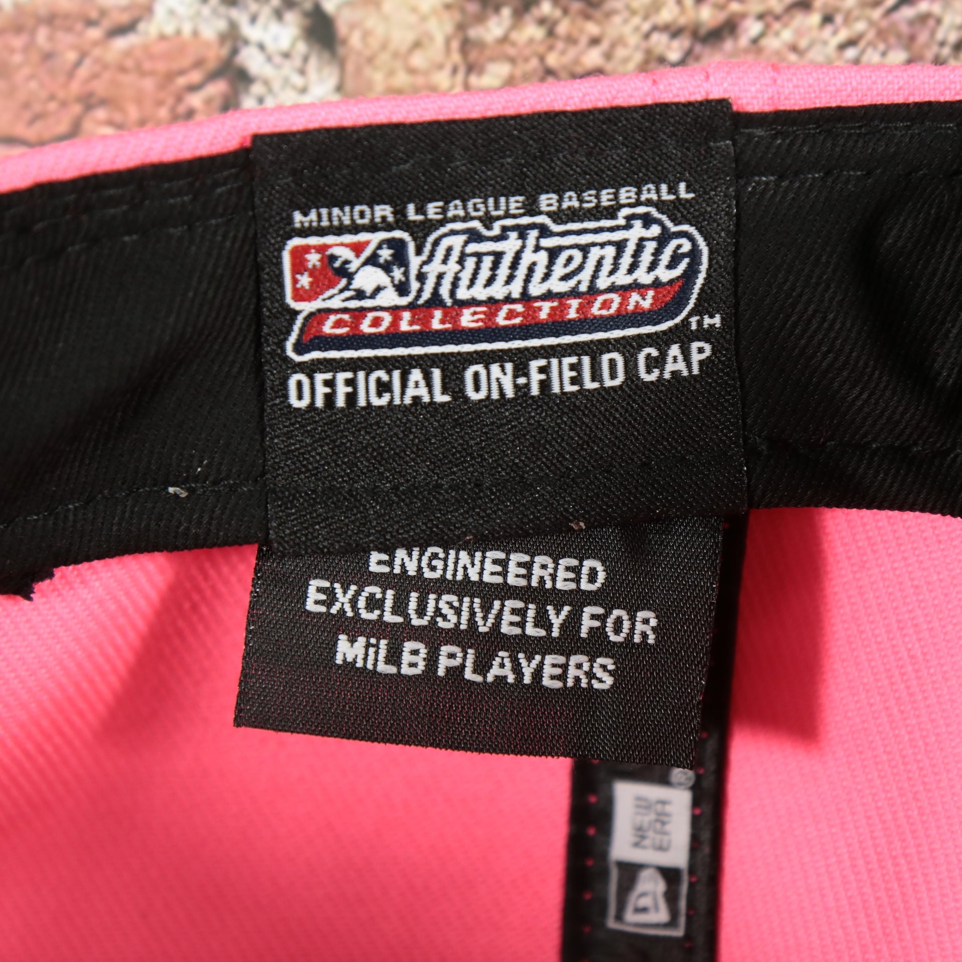 milb label on the Lehigh Valley Ironpigs Coqui Copa De La Diversion 2023 Two-Tone Black Bottom 9Fifty Snapback Hat | Pink/Blue 950