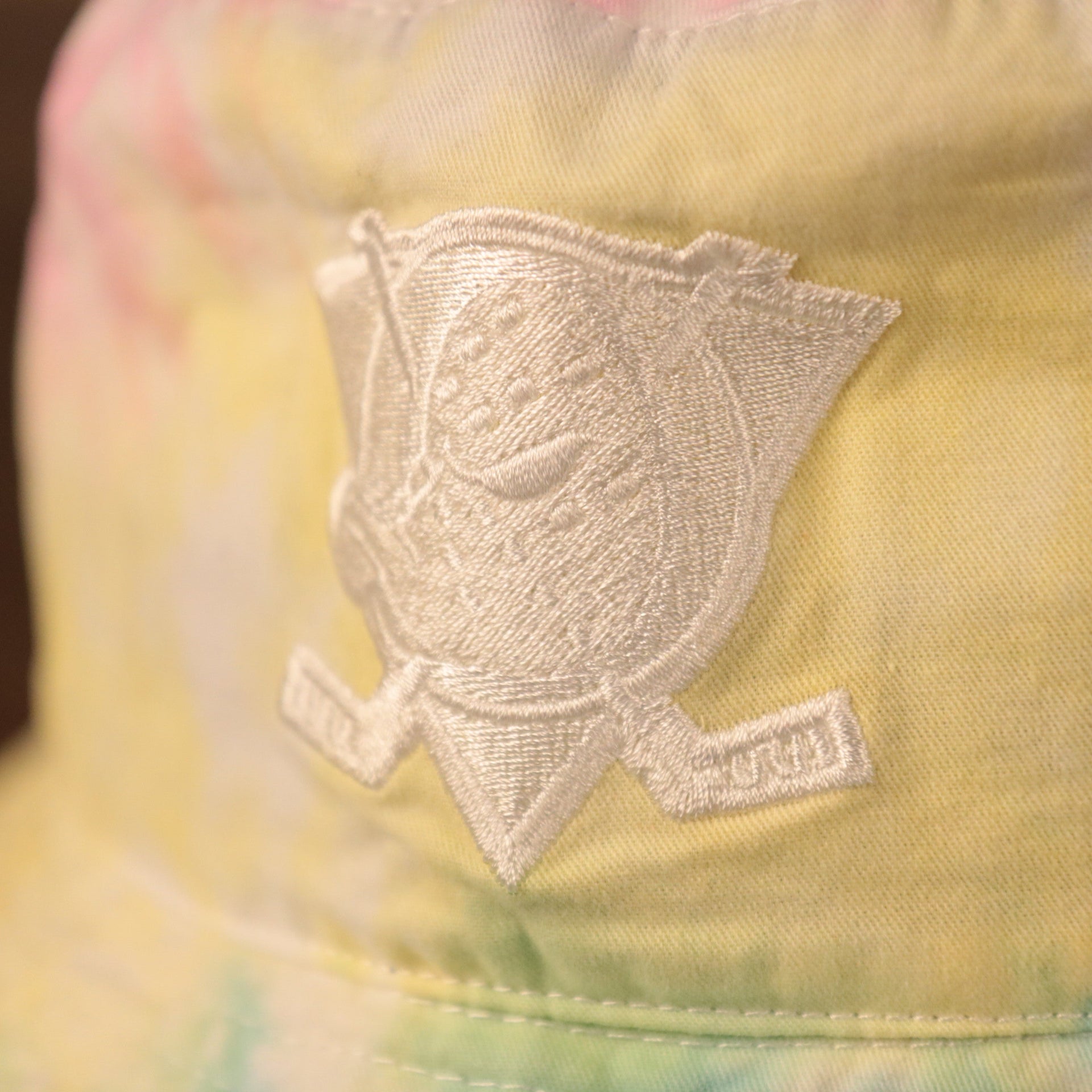 47 BRAND | ANAHEIM DUCKS | DUCKS LOGO PATCH FRONT | BUCKET HAT | TIE DYE | OSFM