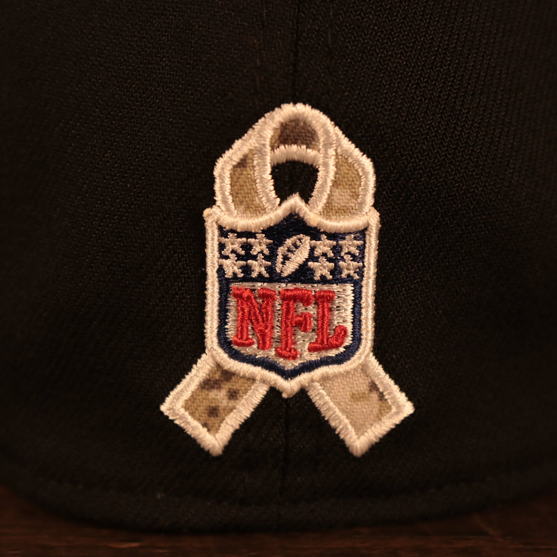 Close up of the NFL Salute to Service ribbon on the back of the Philadelphia Eagles 2021 Salute To Service On Field Sideline 39Thirty Stretch Fit Hat
