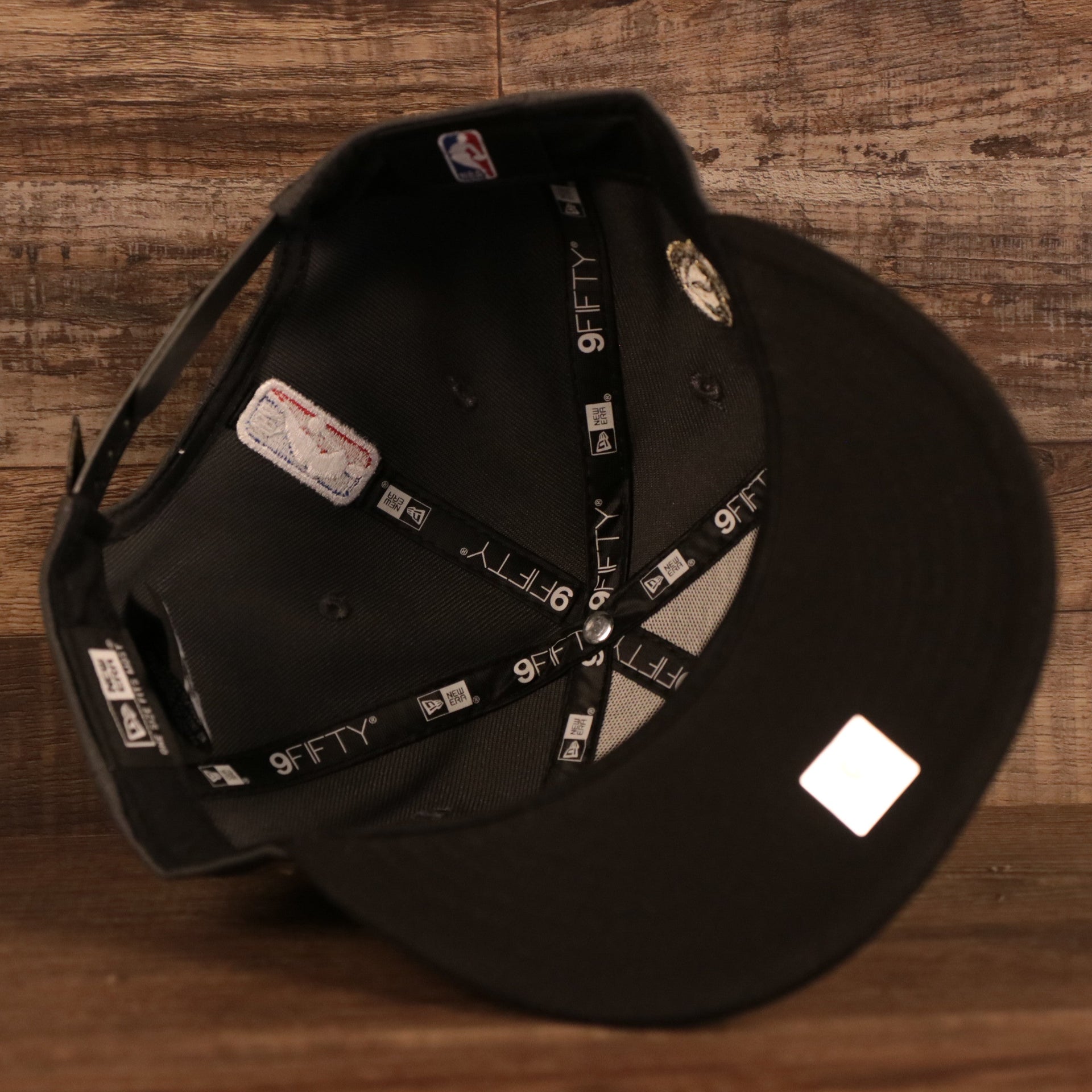 The interior taping of the Milwaukee Bucks 2021 NBA Champions Trophy Locker Room 9Fifty Snapback Hat features the 9FIFTY lettering