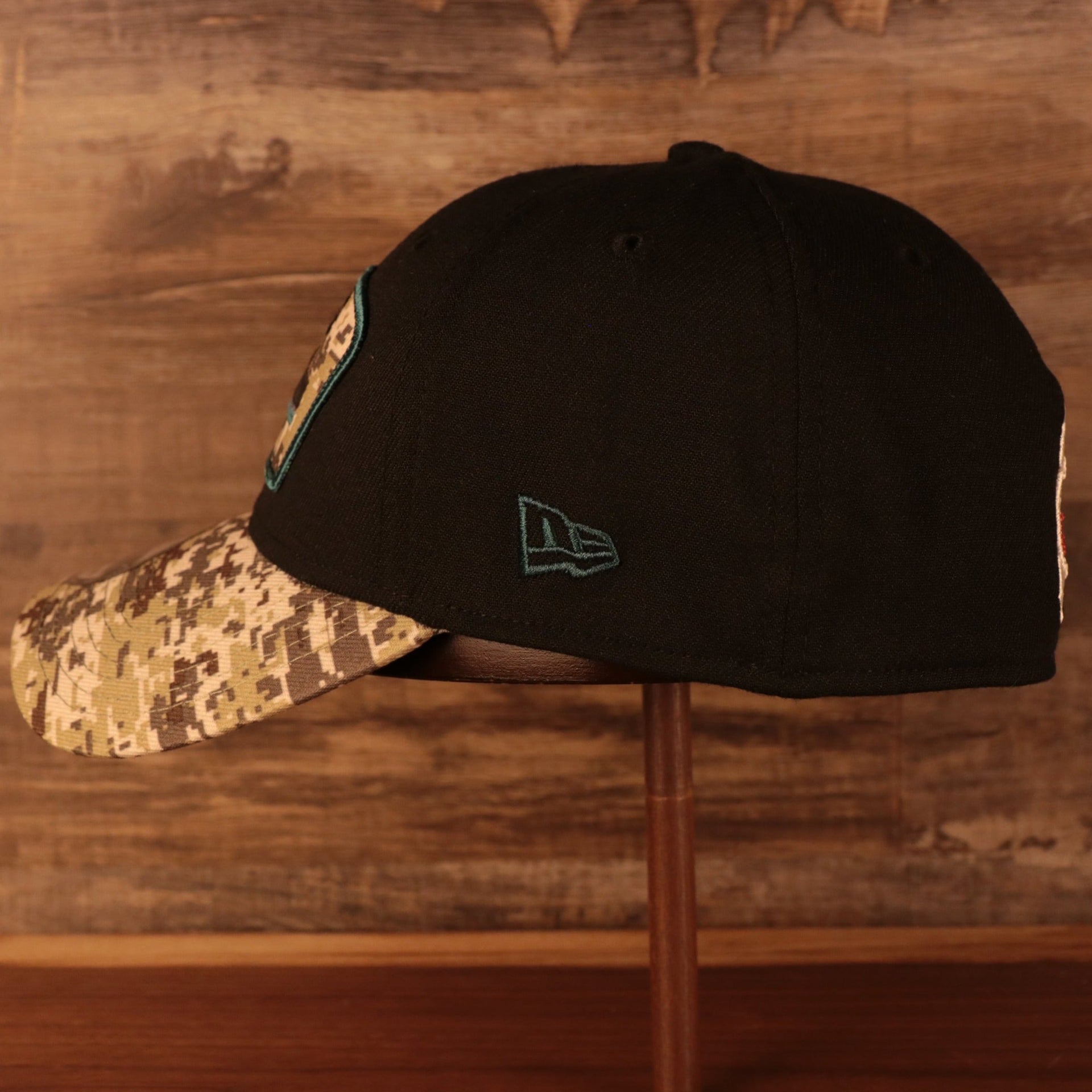 Wearer's left of the Philadelphia Eagles 2021 Salute To Service On Field Sideline 39Thirty Stretch Fit Hat