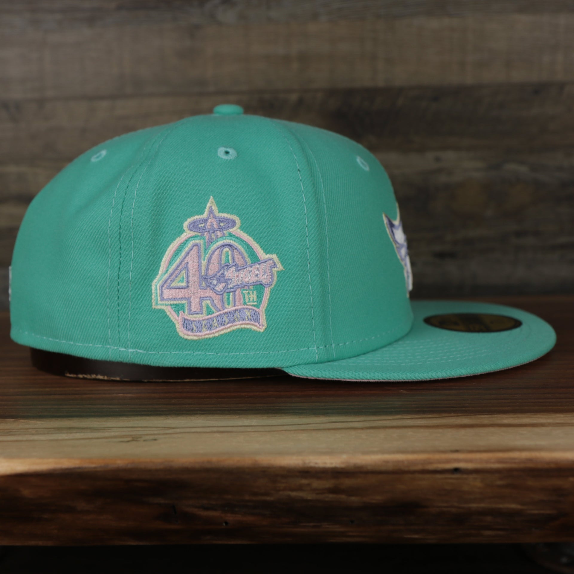 wearers right side of the Anaheim Angels 40th Anniversary Side Patch Pink Bottom 59Fifty Fitted Cap | Mint