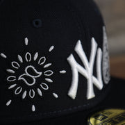 bandana print on the New York Yankees All Over Paisley Bandana Pattern Grey Bottom 5950 Fitted Cap | Navy